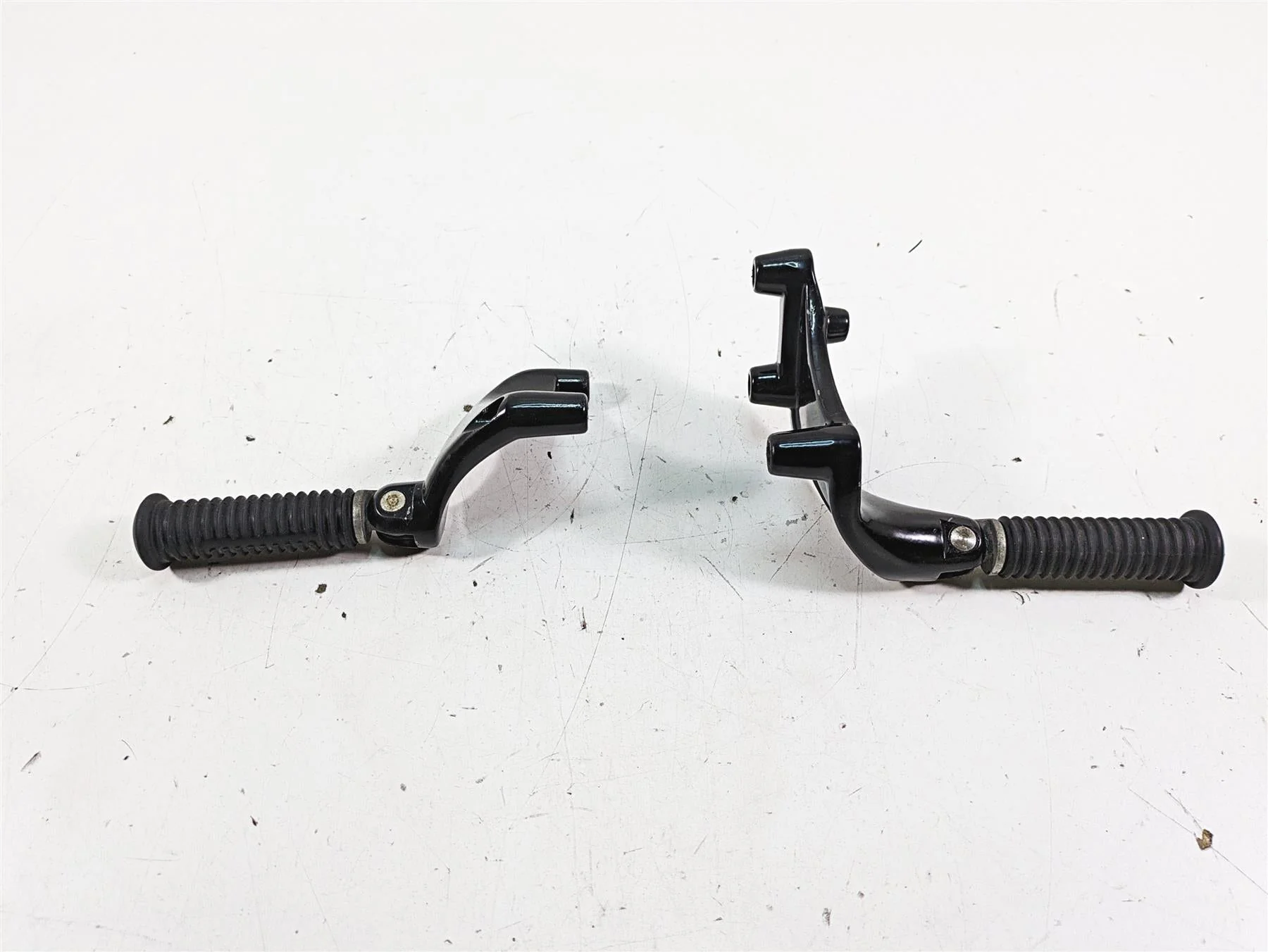 2019 Harley XL883N Sportster Iron Rear Passenger Footpeg Set 49315-04 50500233 - Image 7