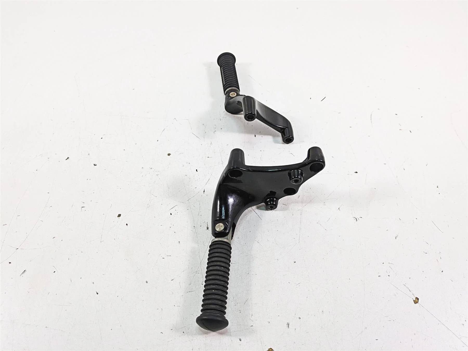 2019 Harley XL883N Sportster Iron Rear Passenger Footpeg Set 49315-04 50500233 - Image 8