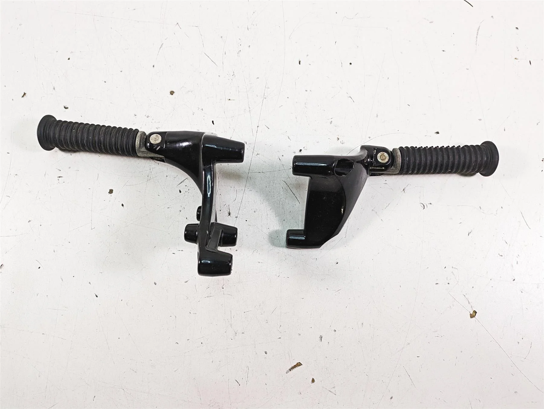 2019 Harley XL883N Sportster Iron Rear Passenger Footpeg Set 49315-04 50500233 - Image 9