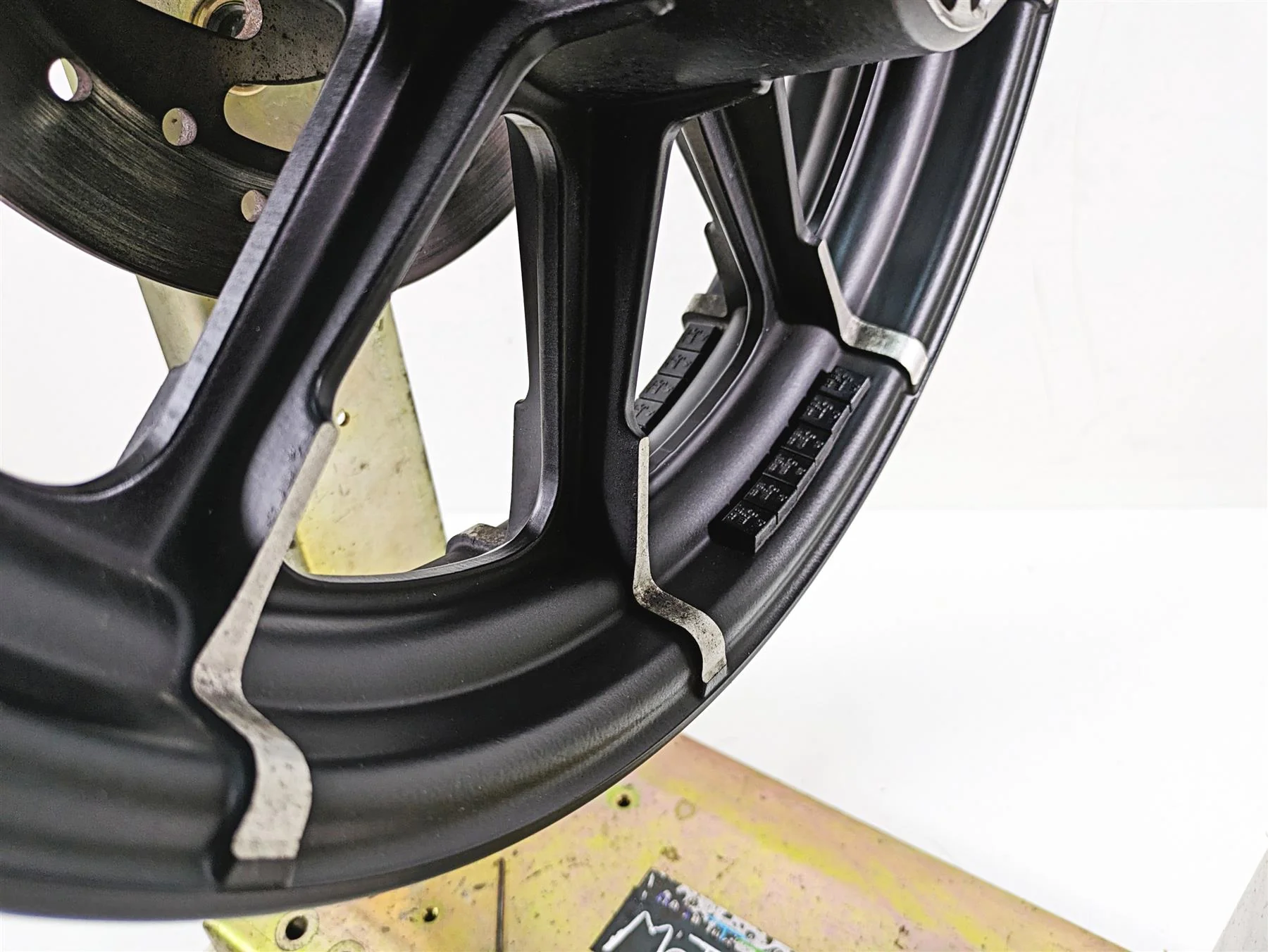2019 Harley XL883N Sportster Iron Rear Wheel Rim 9 Spoke 16x3 40900402 - Image 5