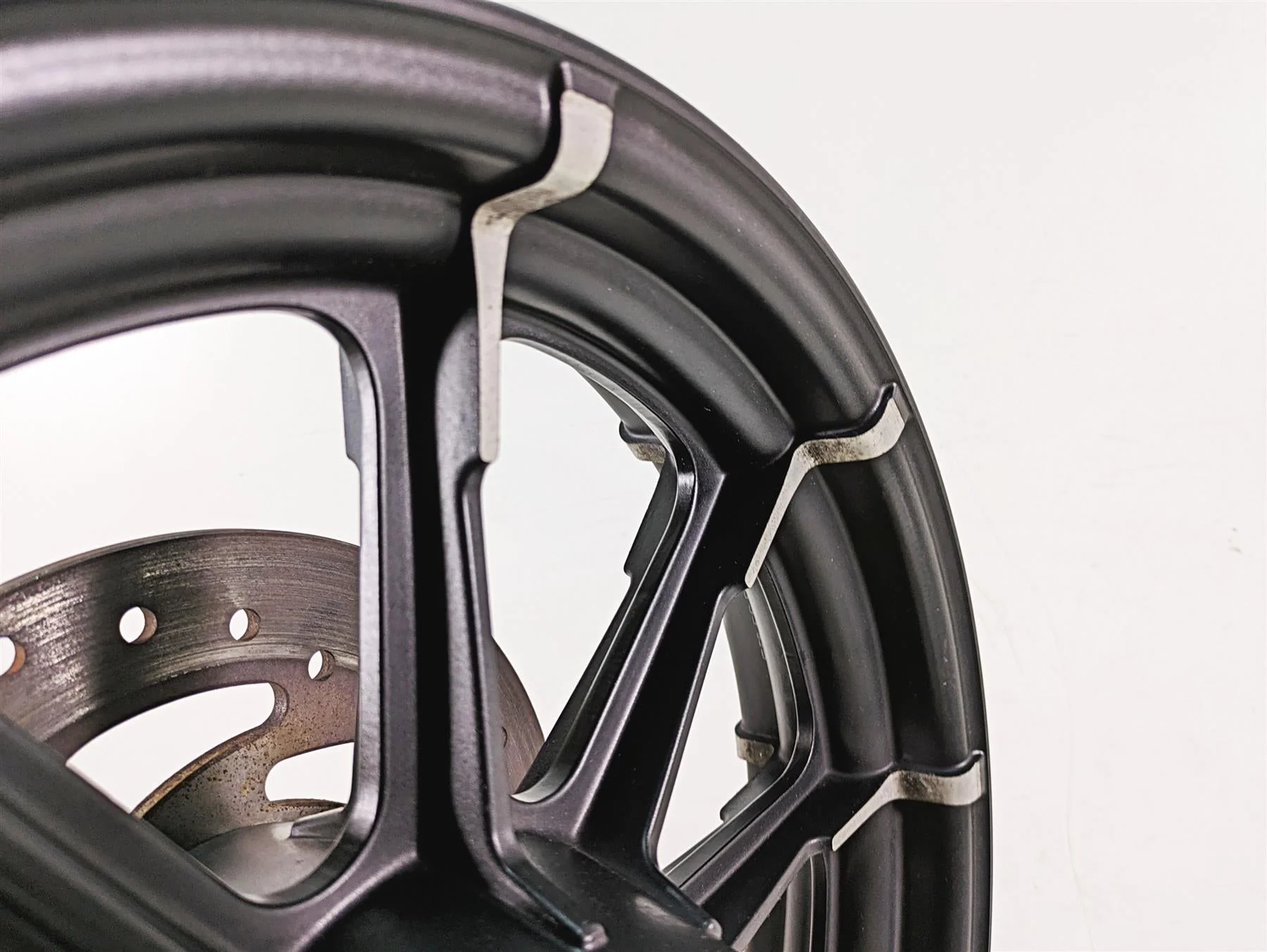 2019 Harley XL883N Sportster Iron Rear Wheel Rim 9 Spoke 16x3 40900402 - Image 6