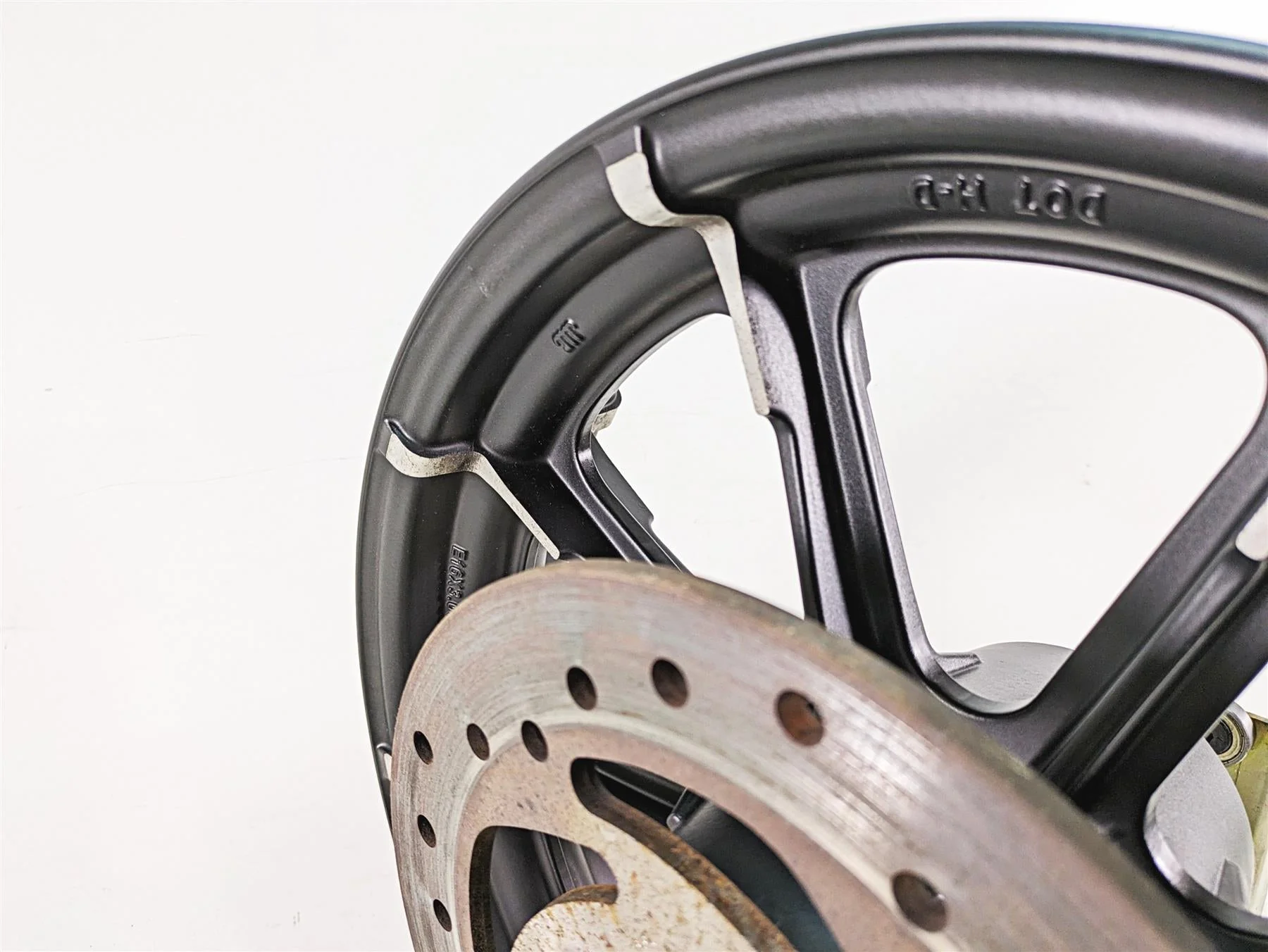 2019 Harley XL883N Sportster Iron Rear Wheel Rim 9 Spoke 16x3 40900402 - Image 9