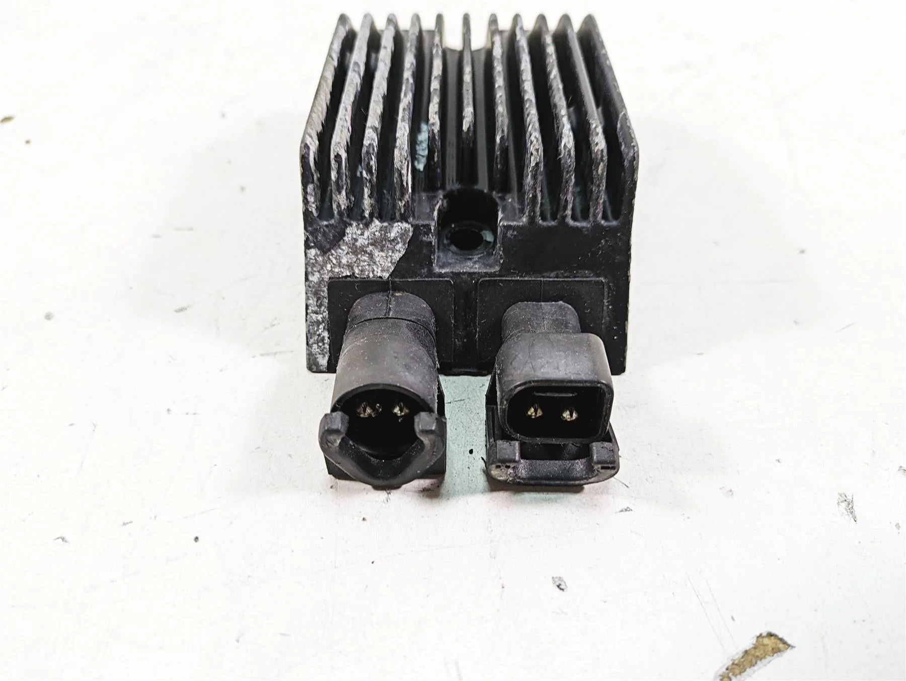 2019 Harley XL883N Sportster Iron Rectifier Voltage Regulator 74700012 - Image 3
