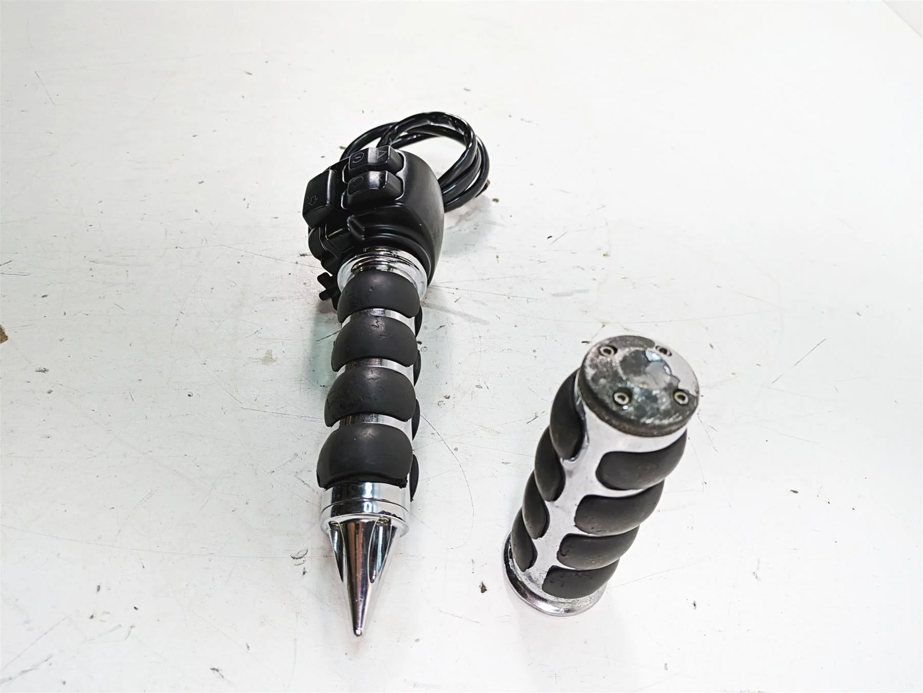 2019 Harley XL883N Sportster Iron Right Hand Control Switch 71500118 - Image 2