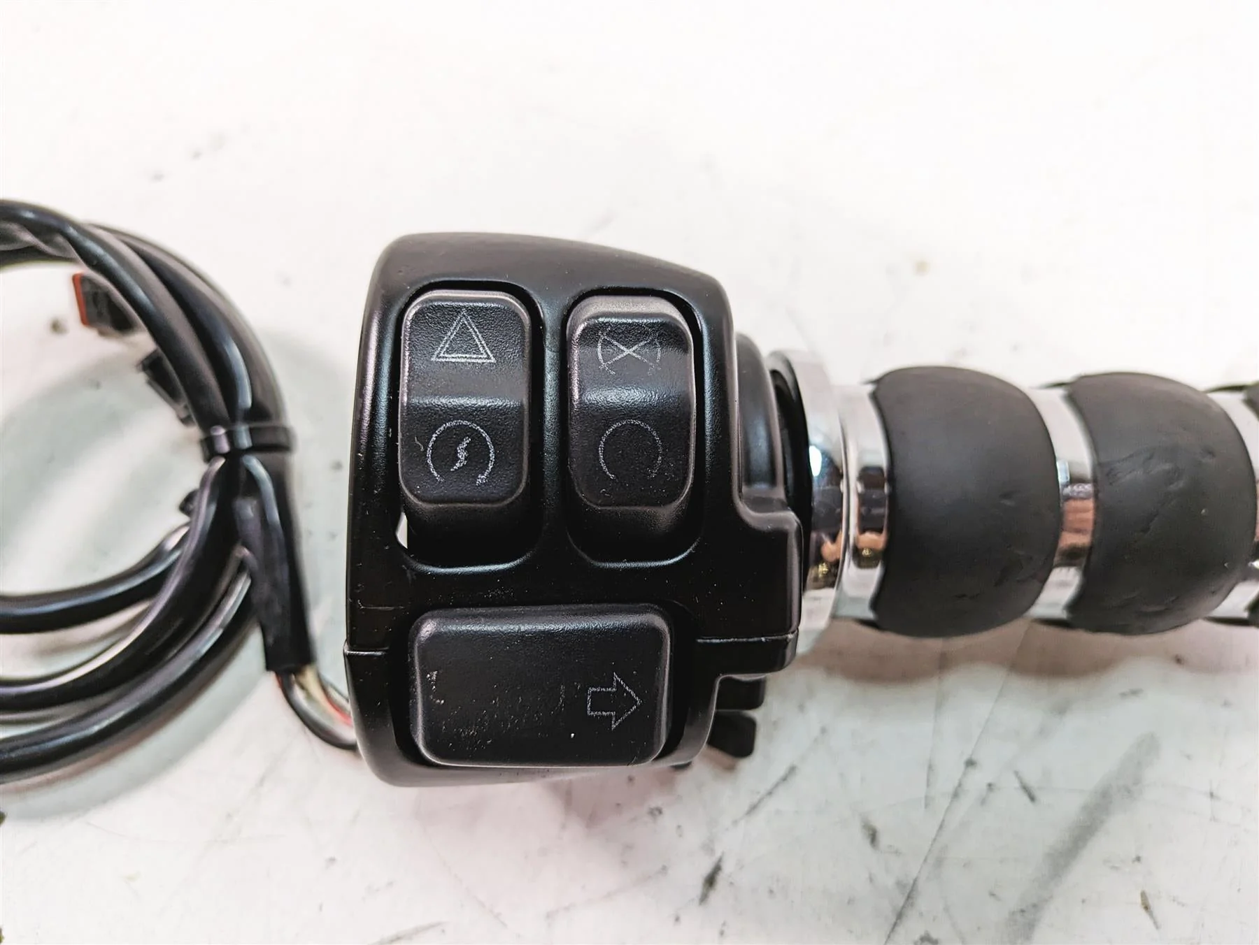 2019 Harley XL883N Sportster Iron Right Hand Control Switch 71500118 - Image 6