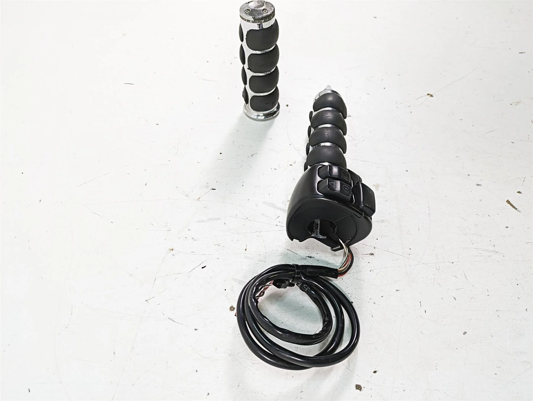 2019 Harley XL883N Sportster Iron Right Hand Control Switch 71500118 - Image 7