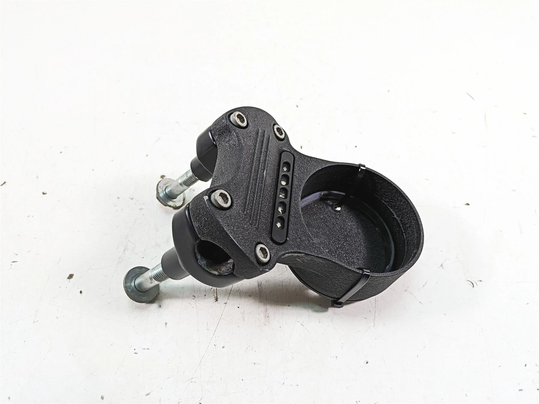 2019 Harley XL883N Sportster Iron Speedometer Housing & Riser 55847-05A