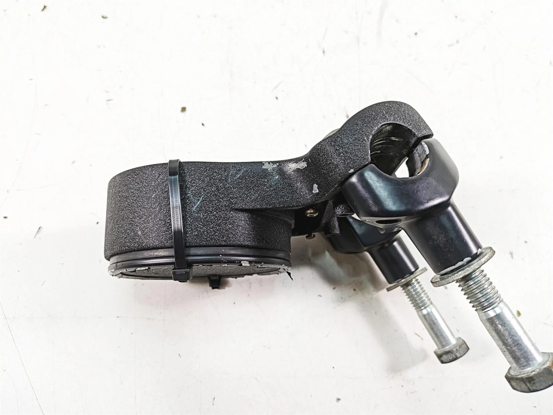 2019 Harley XL883N Sportster Iron Speedometer Housing & Riser 55847-05A - Image 4