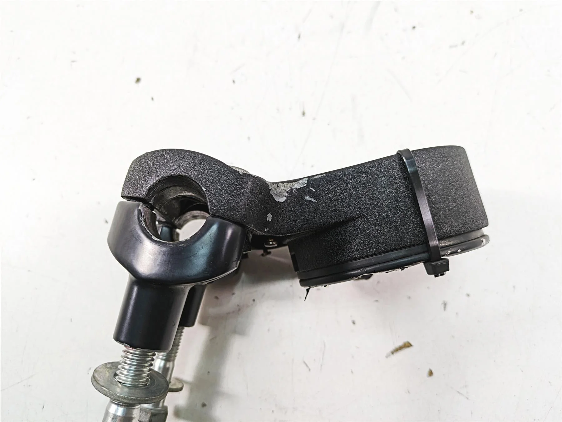 2019 Harley XL883N Sportster Iron Speedometer Housing & Riser 55847-05A - Image 5
