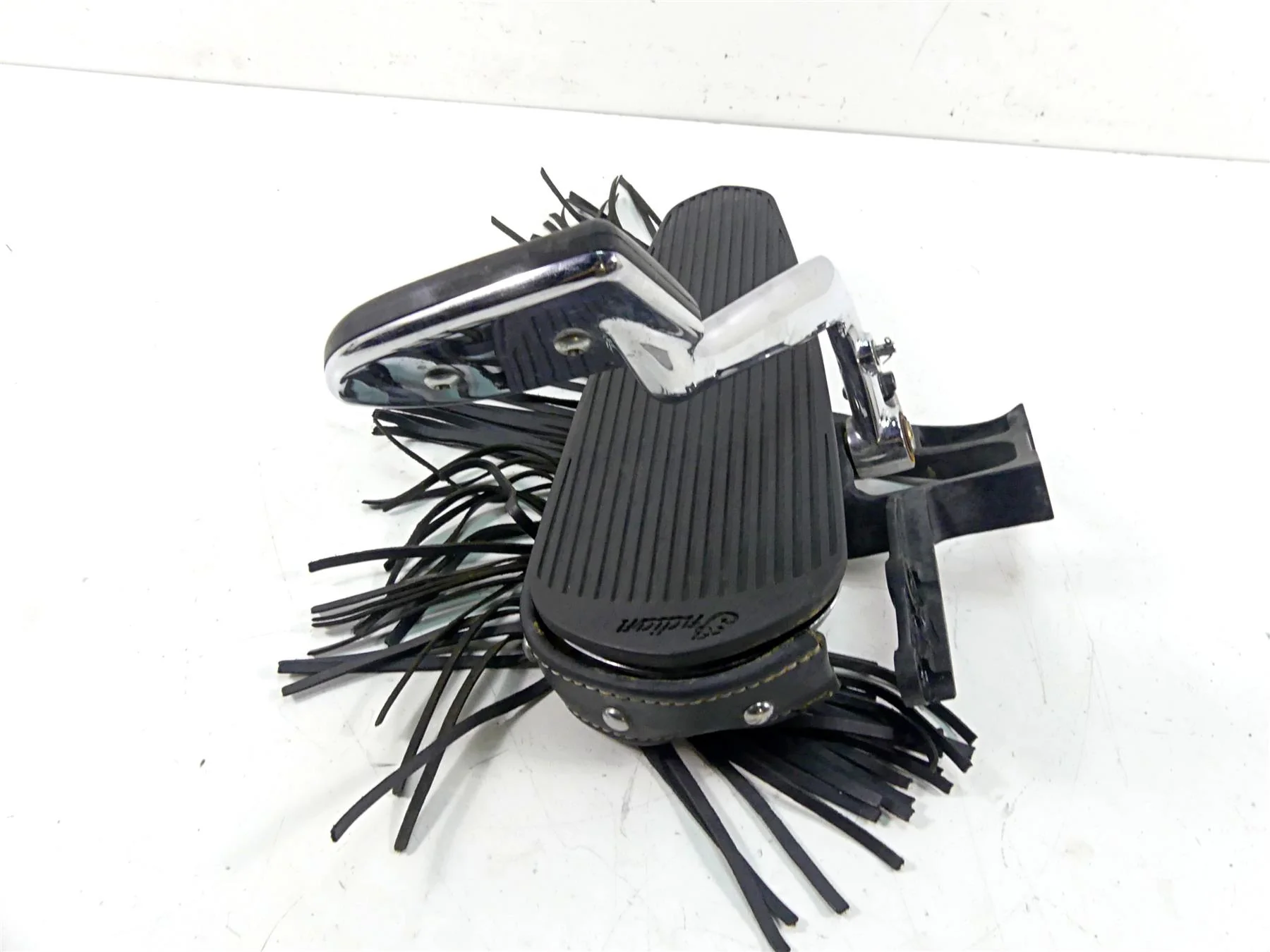 2019 Indian Chieftain Classic Right Floor Board + Brake Pedal 1019310 1023250 - Image 2