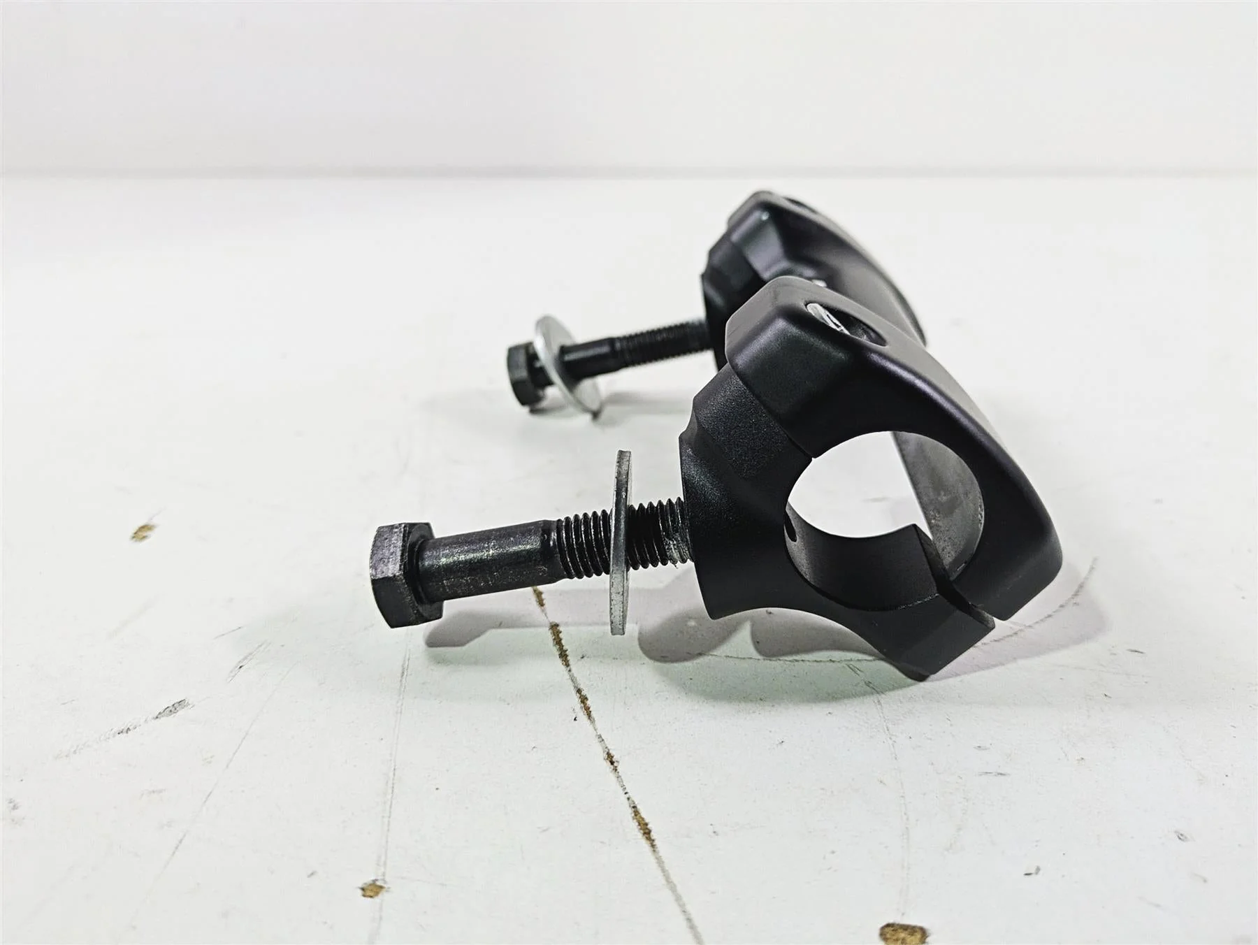 2019 Indian Chieftain Limited Black Handlebar Holder Risers 5139656 5639269 - Image 5