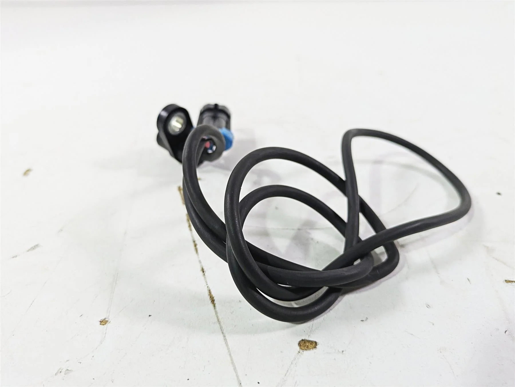 2019 Indian Chieftain Limited Front Abs Wheel Speed Sensor 4013251 - Image 4