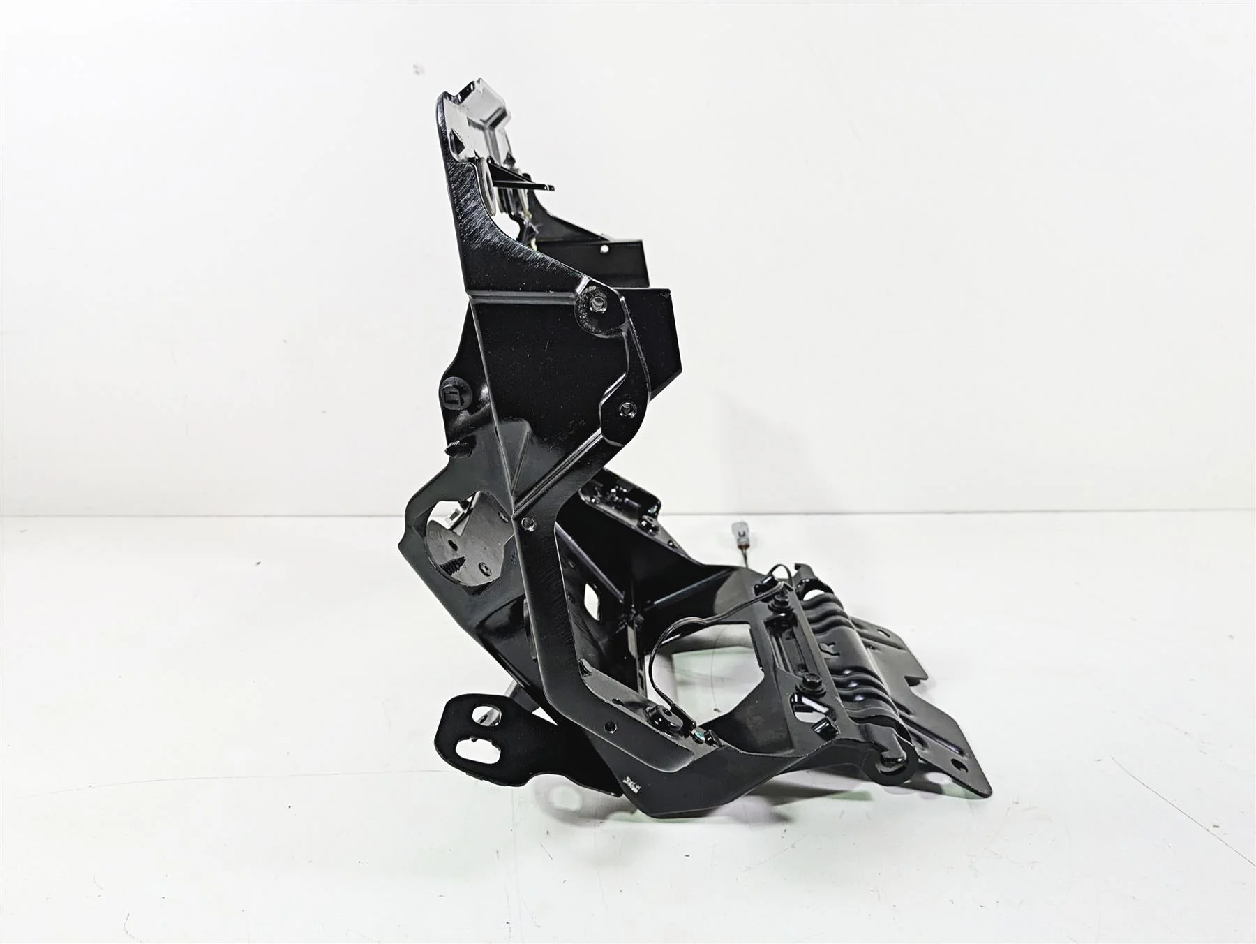 2019 Indian Chieftain Limited Front Fairing Stay Holder Bracket 1024169 1025003 - Image 4