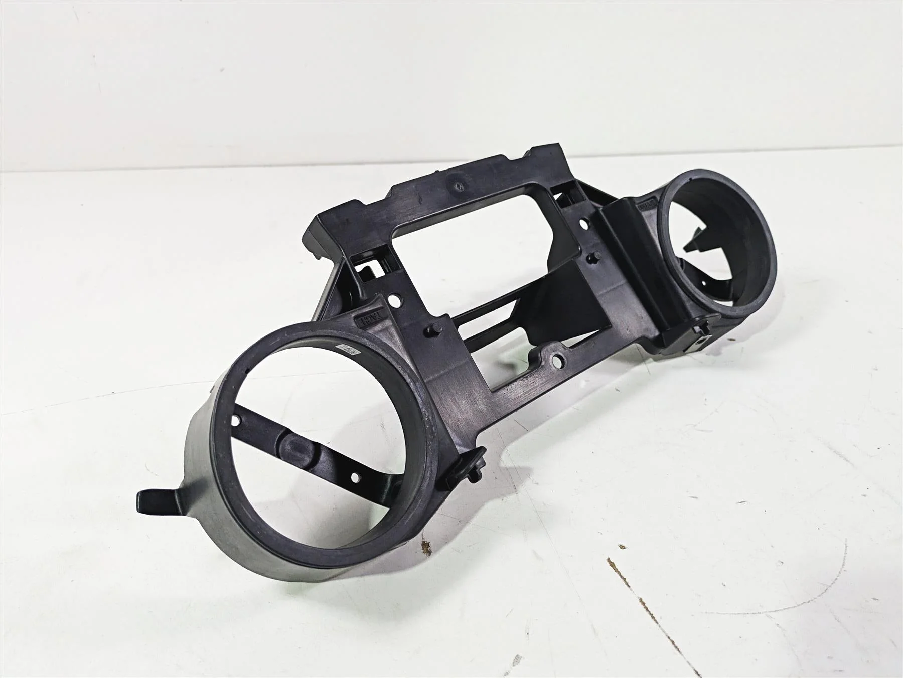 2019 Indian Chieftain Limited Front Inner Gauge Panel Dash Cover 5452783 - Image 11