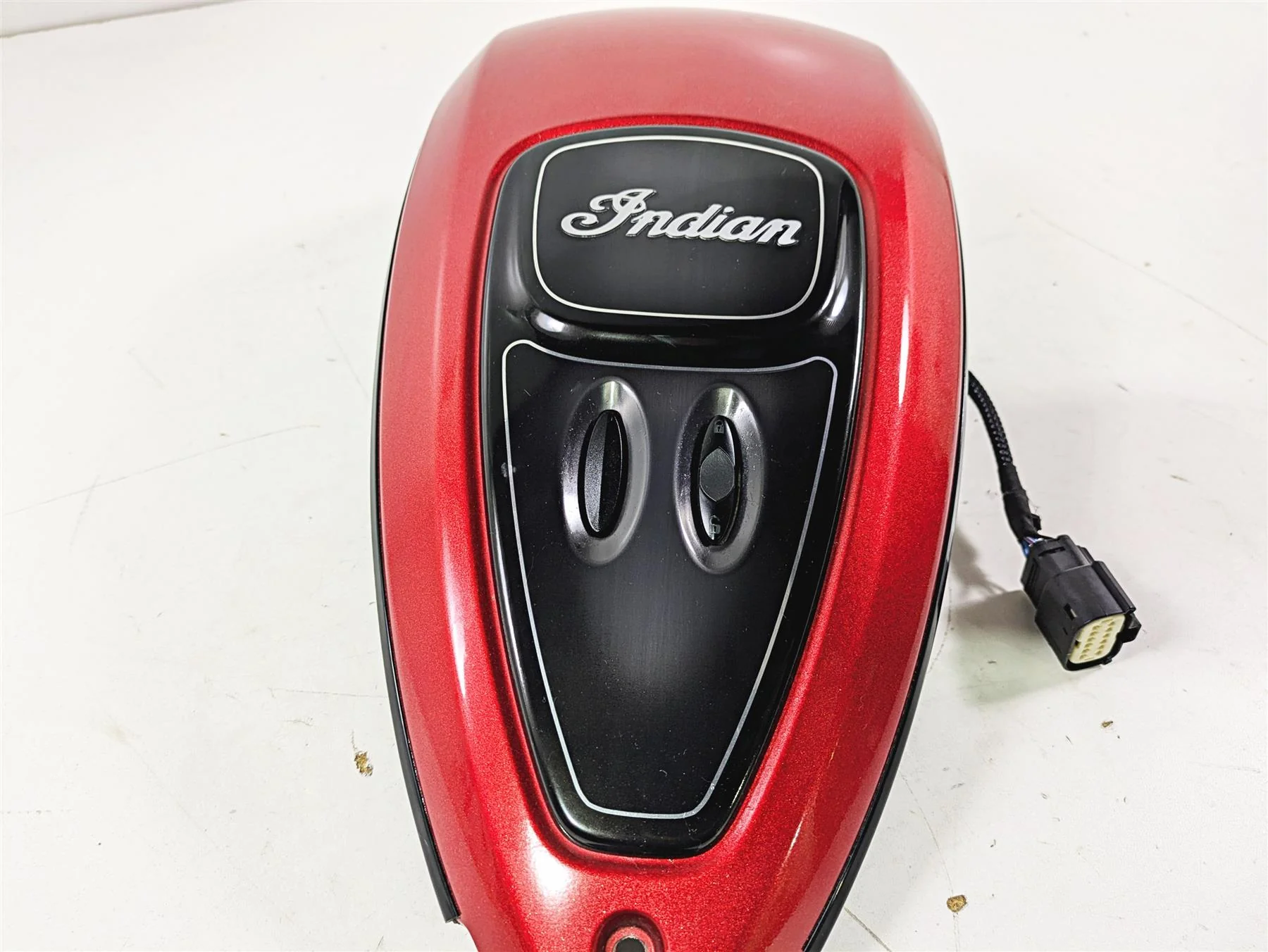 2019 Indian Chieftain Limited Gas Tank Cover Console & Switches Ruby Red 5633653 - Image 6