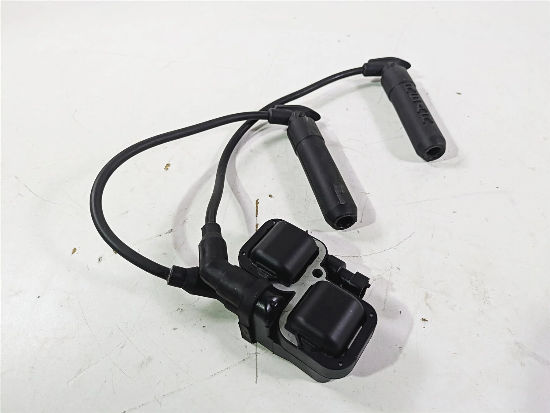 2019 Indian Chieftain Limited Ignition Coil Wires Plugs 4010425 2876049 - Image 10