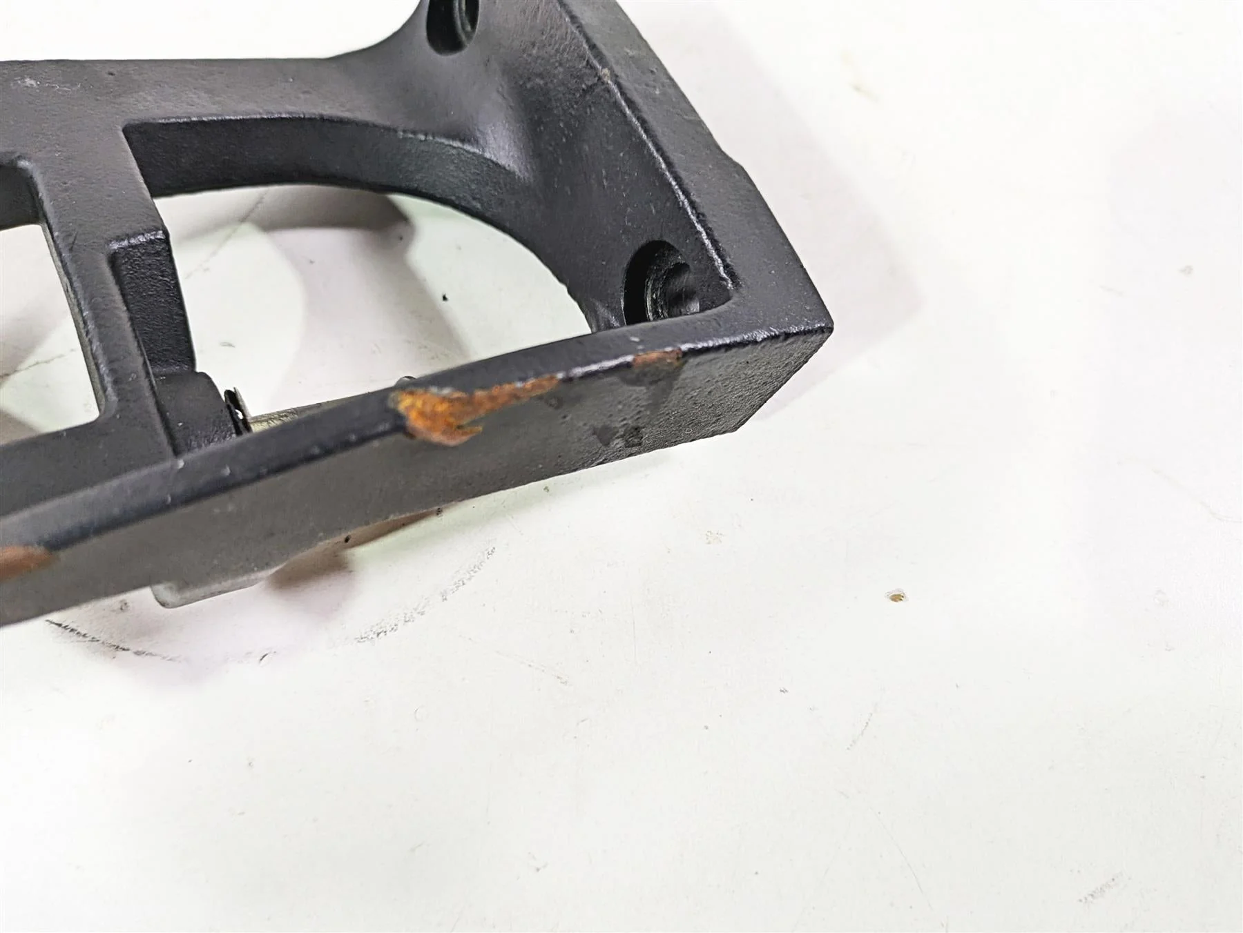 2019 Indian Chieftain Limited Left Floorboard Floor Board Mount 5138351-626 - Image 8