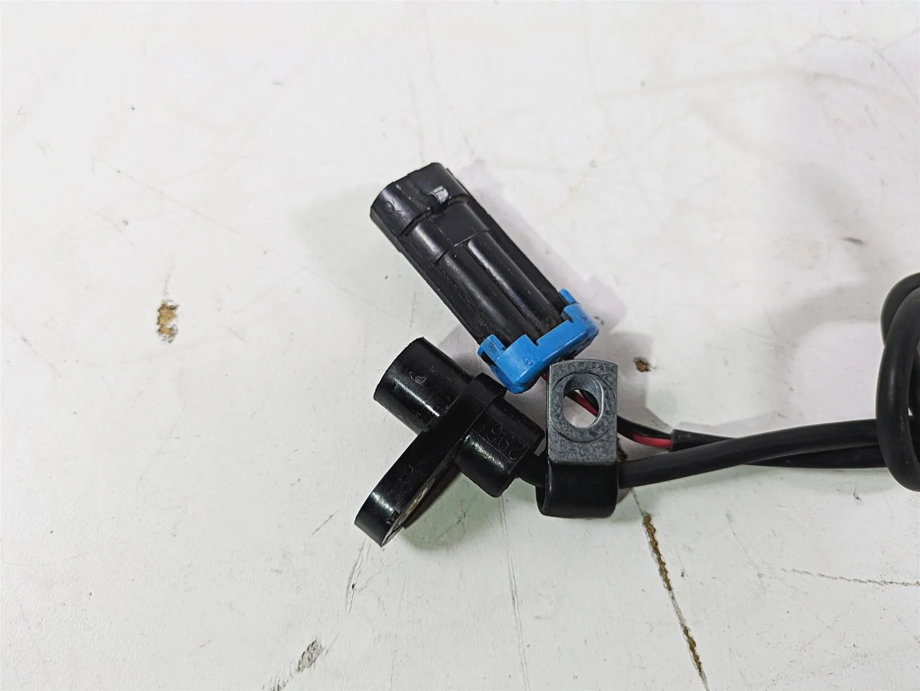 2019 Indian Chieftain Limited Rear Abs Wheel Speed Sensor 4014216 - Image 5