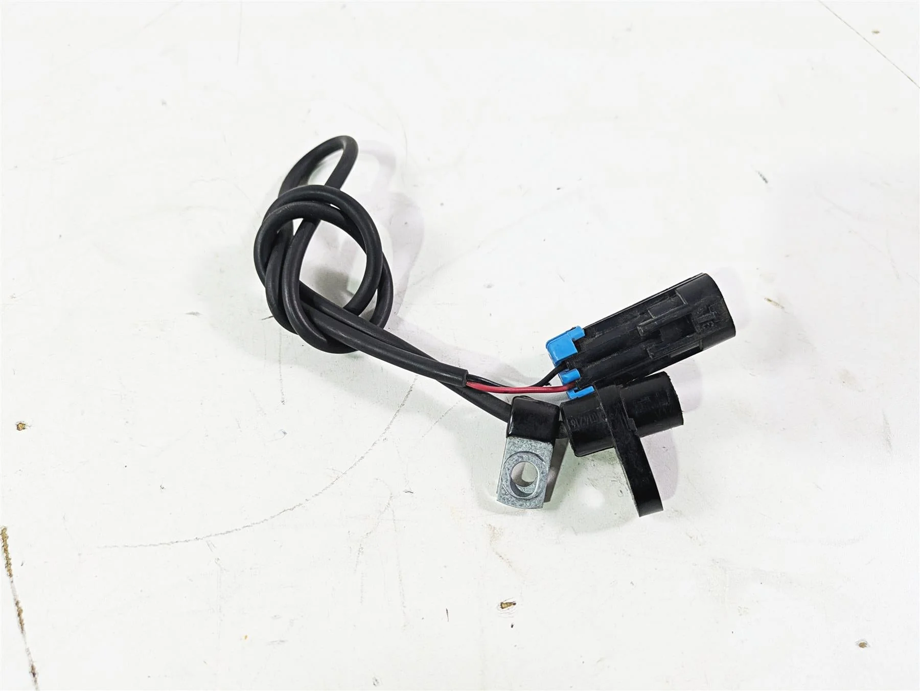 2019 Indian Chieftain Limited Rear Abs Wheel Speed Sensor 4014216 - Image 9