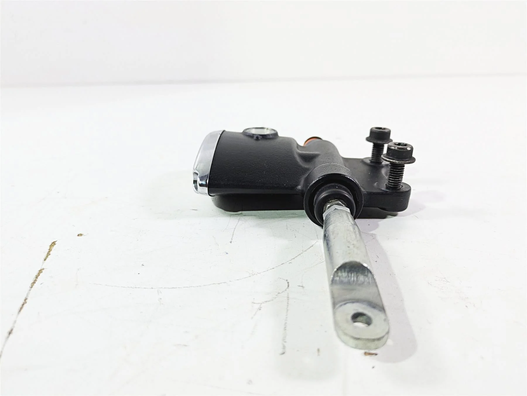 2019 Indian Chieftain Limited Rear Brake Master Cylinder 1912864 - Image 3