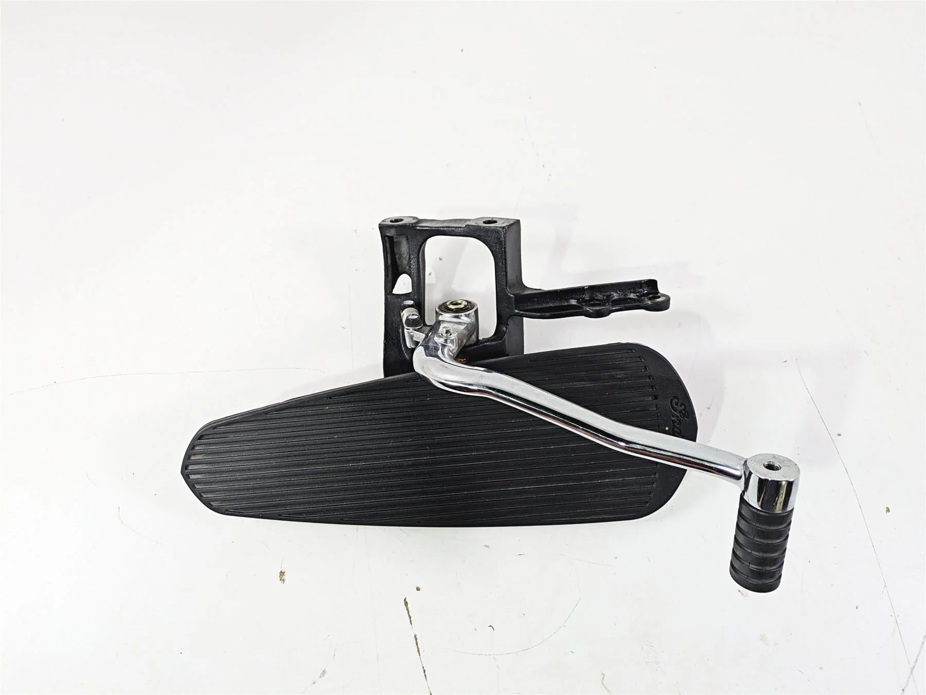 2019 Indian Chieftain Limited Right Floor Board & Brake Pedal  5141001 1023251