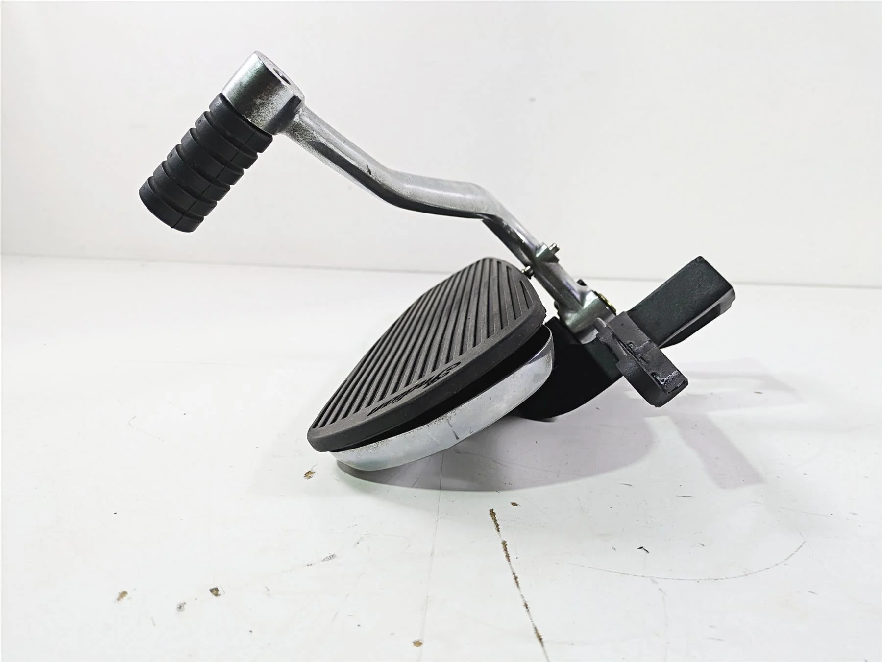 2019 Indian Chieftain Limited Right Floor Board & Brake Pedal  5141001 1023251 - Image 5