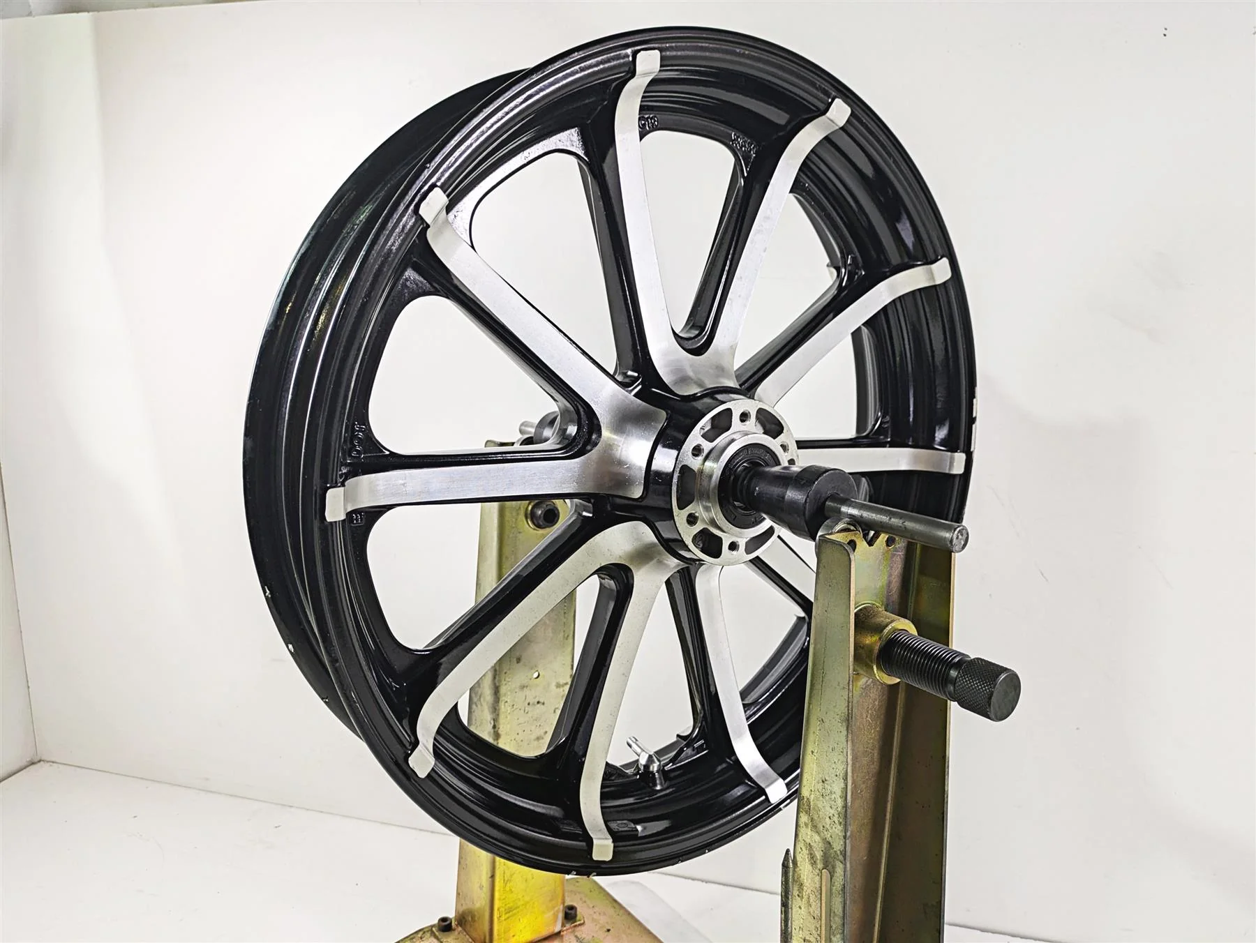 2019 Indian Chieftain Limited Straight Front Wheel Rim 19x3.5 1522505 - Image 3