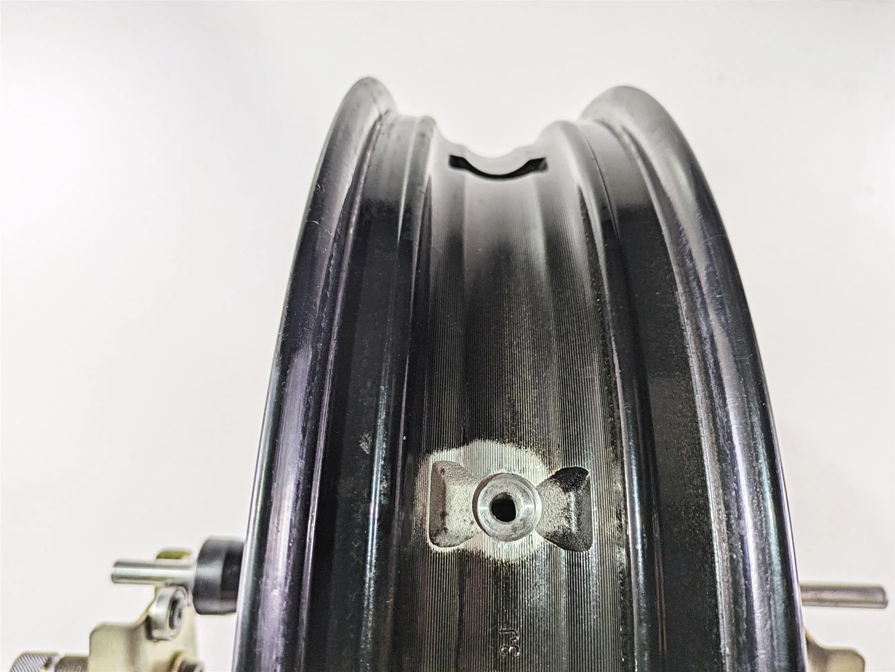 2019 Indian Chieftain Limited Straight Front Wheel Rim 19x3.5 1522505 - Image 6