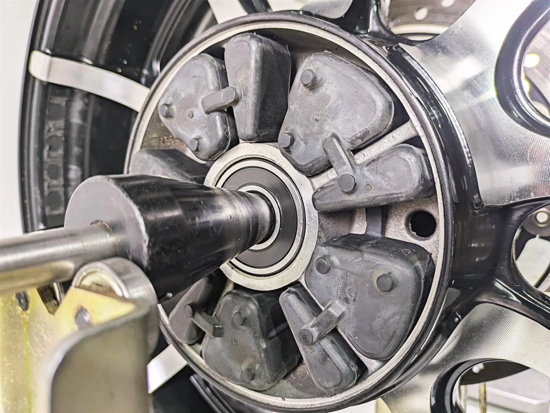 2019 Indian Chieftain Limited Straight Rear Wheel Rim 16x5 1522506 - Image 11