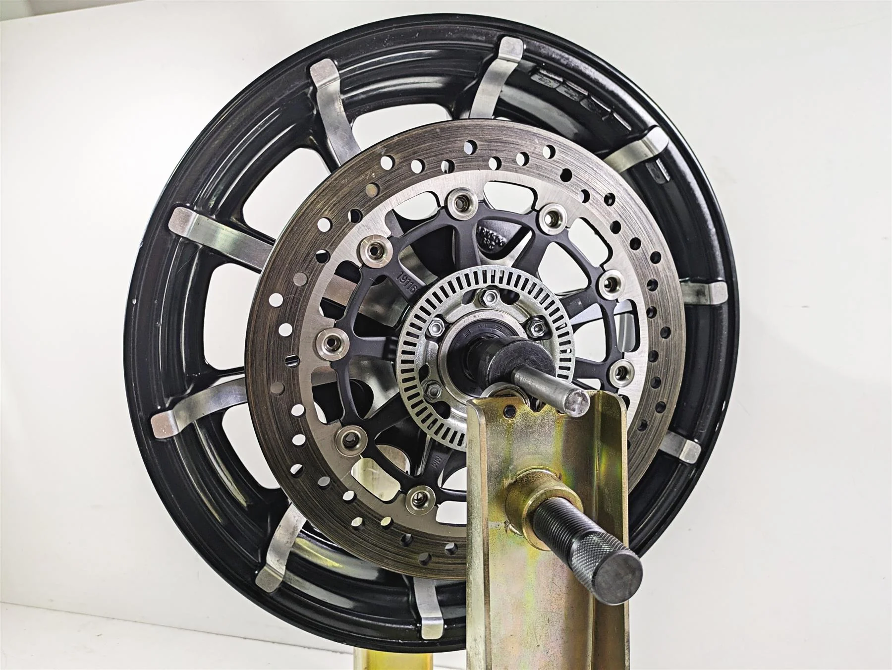2019 Indian Chieftain Limited Straight Rear Wheel Rim 16x5 1522506 - Image 3