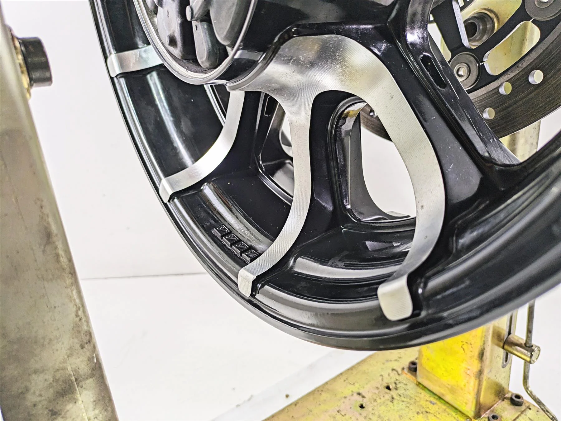 2019 Indian Chieftain Limited Straight Rear Wheel Rim 16x5 1522506 - Image 8