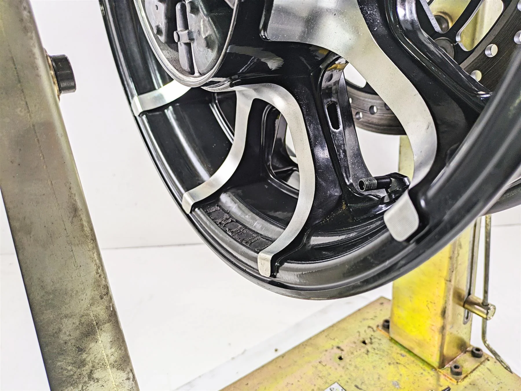 2019 Indian Chieftain Limited Straight Rear Wheel Rim 16x5 1522506 - Image 9