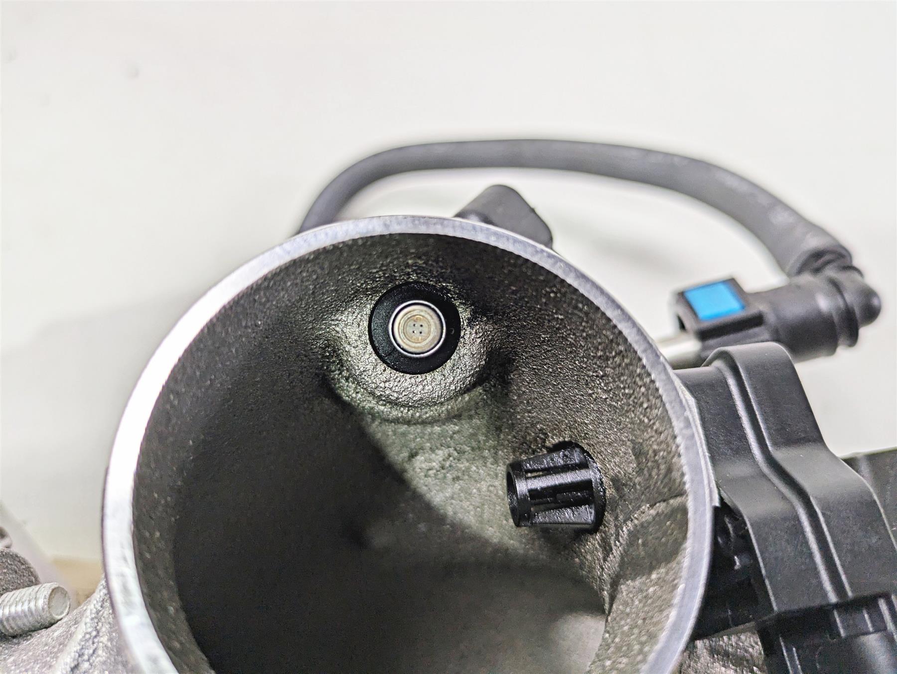 2019 Indian Chieftain Limited Throttle Body & Intake Manifold 1204685 - Image 10