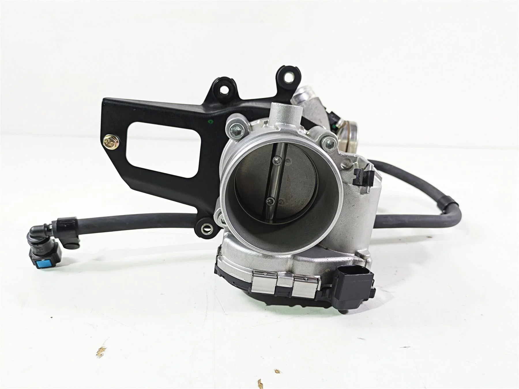 2019 Indian Chieftain Limited Throttle Body & Intake Manifold 1204685 - Image 3