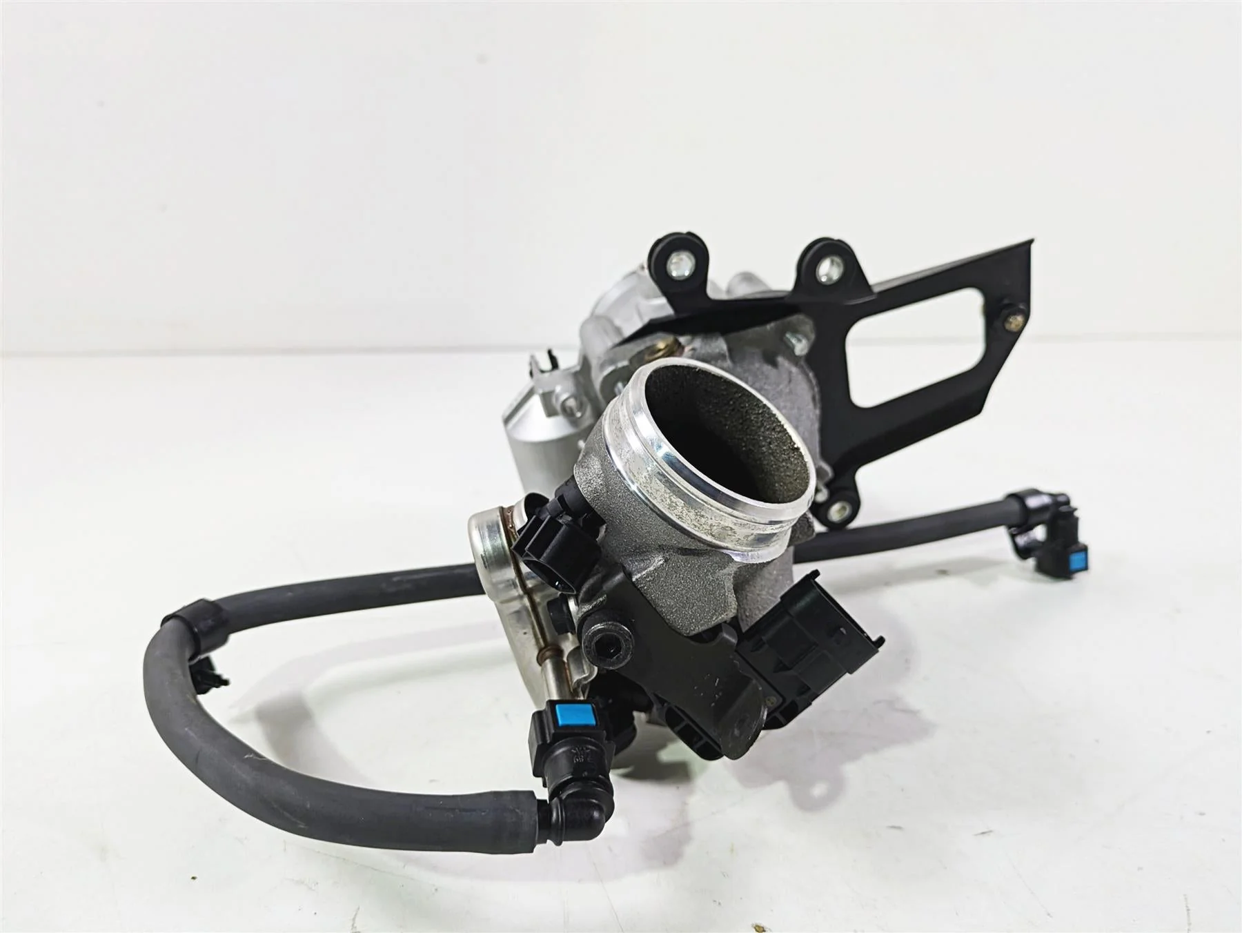 2019 Indian Chieftain Limited Throttle Body & Intake Manifold 1204685 - Image 6