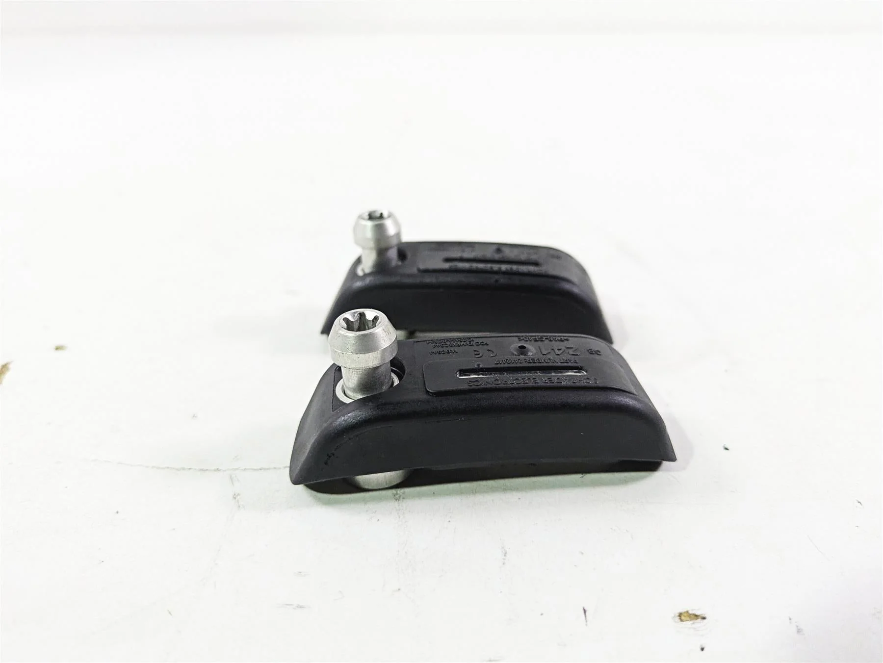 2019 Indian Chieftain Limited Tire Pressure Sensor Set 2412417 2208712 - Image 3