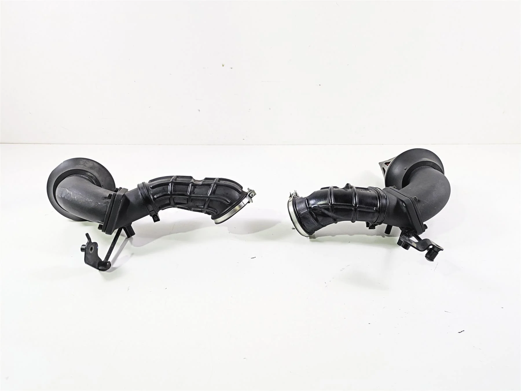 2019 Suzuki M109R VZR1800 Boulevard Dual Spike Flat Black Red Filter AC-236-BK - Image 5