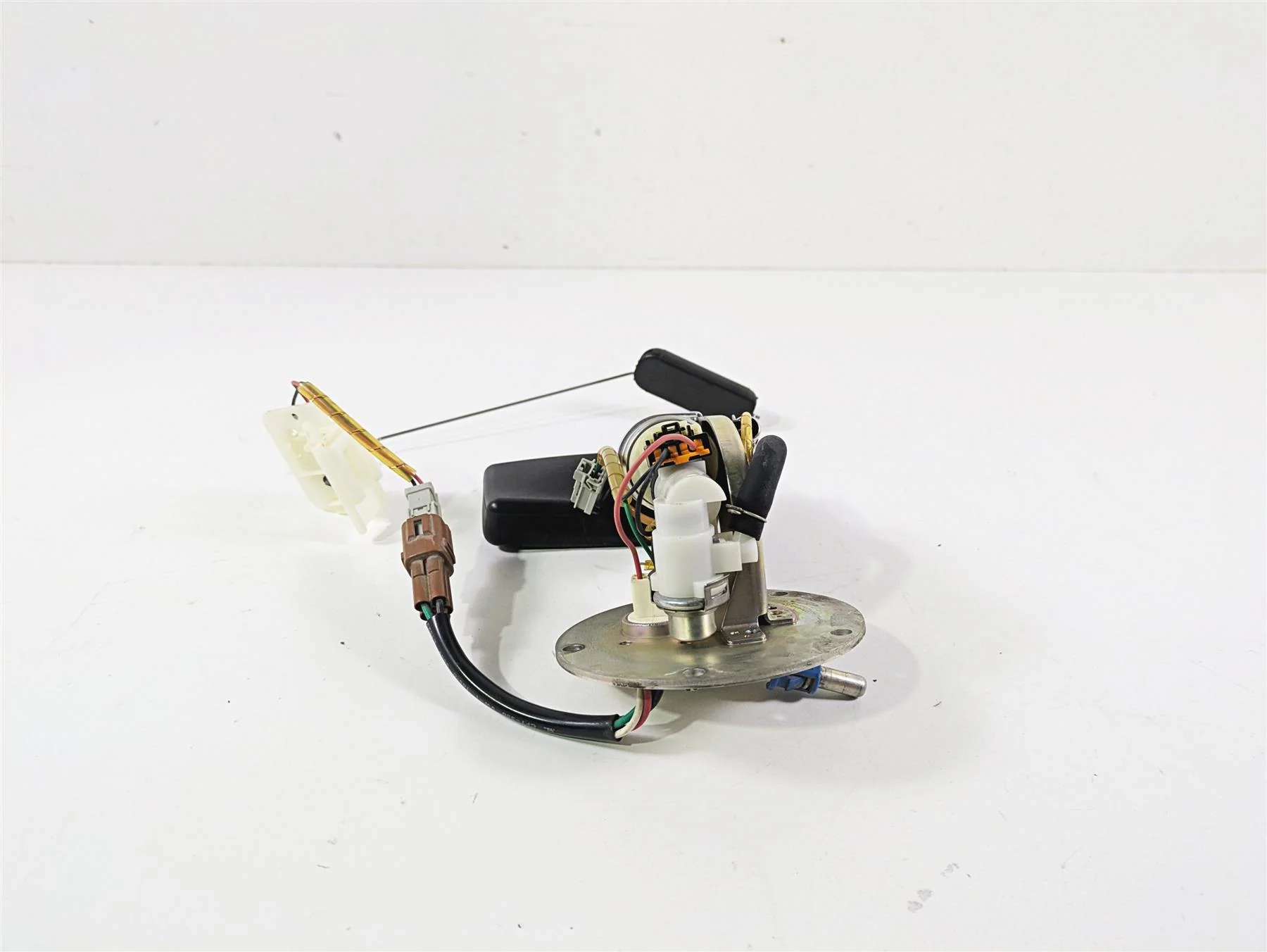 2019 Suzuki M109R VZR1800 Boulevard Fuel Gas Petrol Pump & Sender 15100-48G11 - Image 3