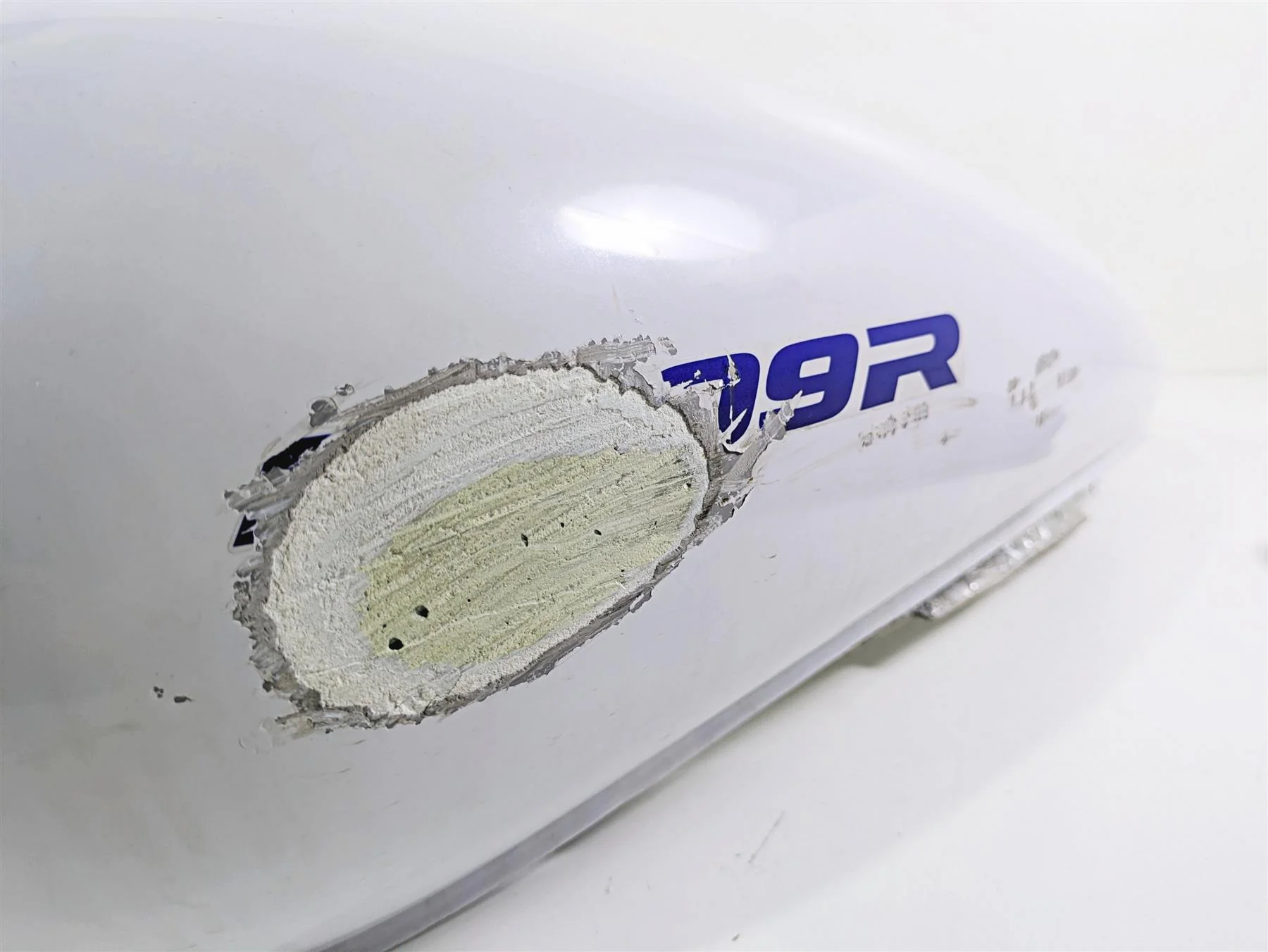 2019 Suzuki M109R VZR1800 Boulevard Fuel Gas Petrol Tank -Read 49100-48G80 - Image 8
