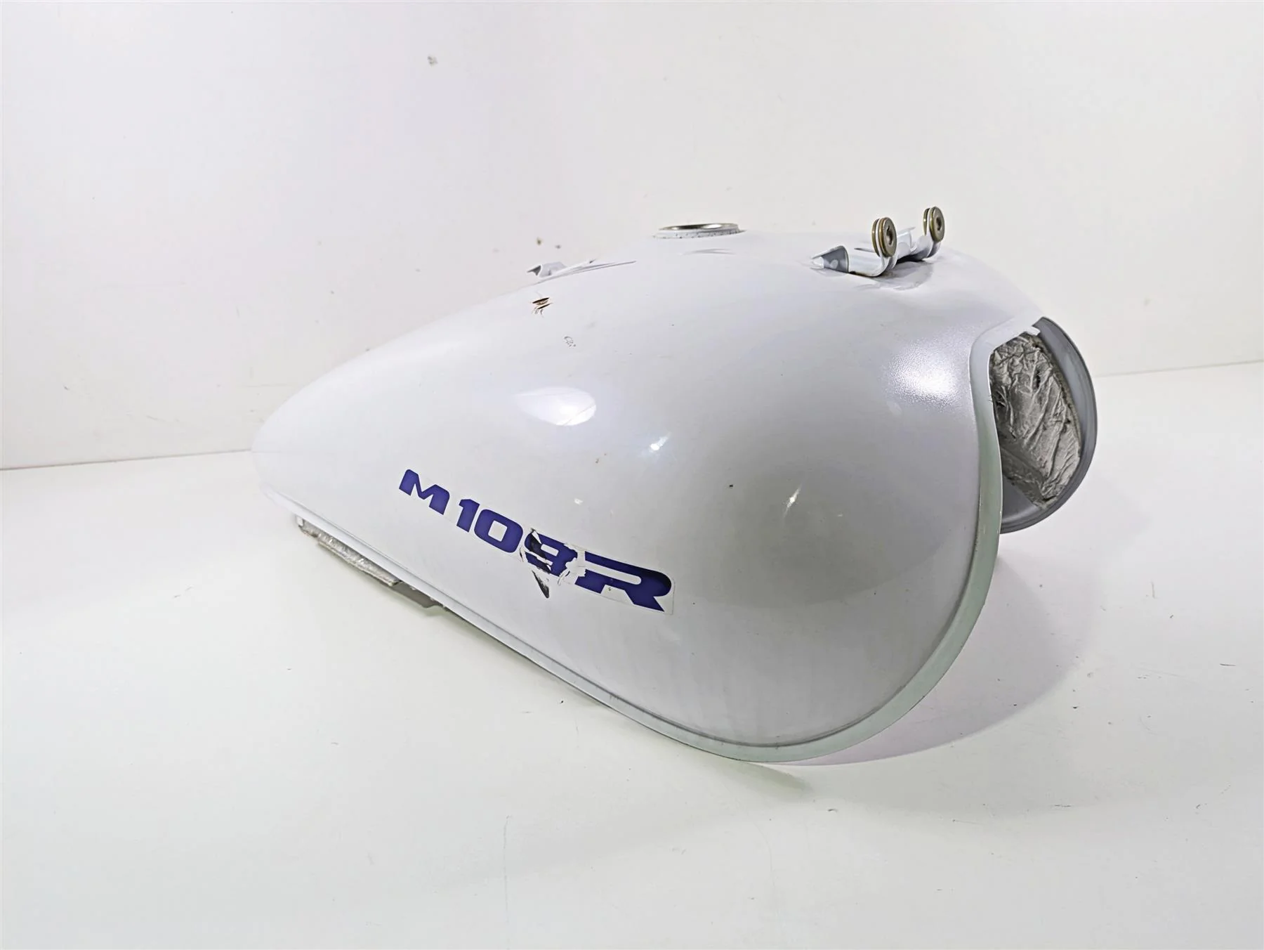 2019 Suzuki M109R VZR1800 Boulevard Fuel Gas Petrol Tank -Read 49100-48G80 - Image 9
