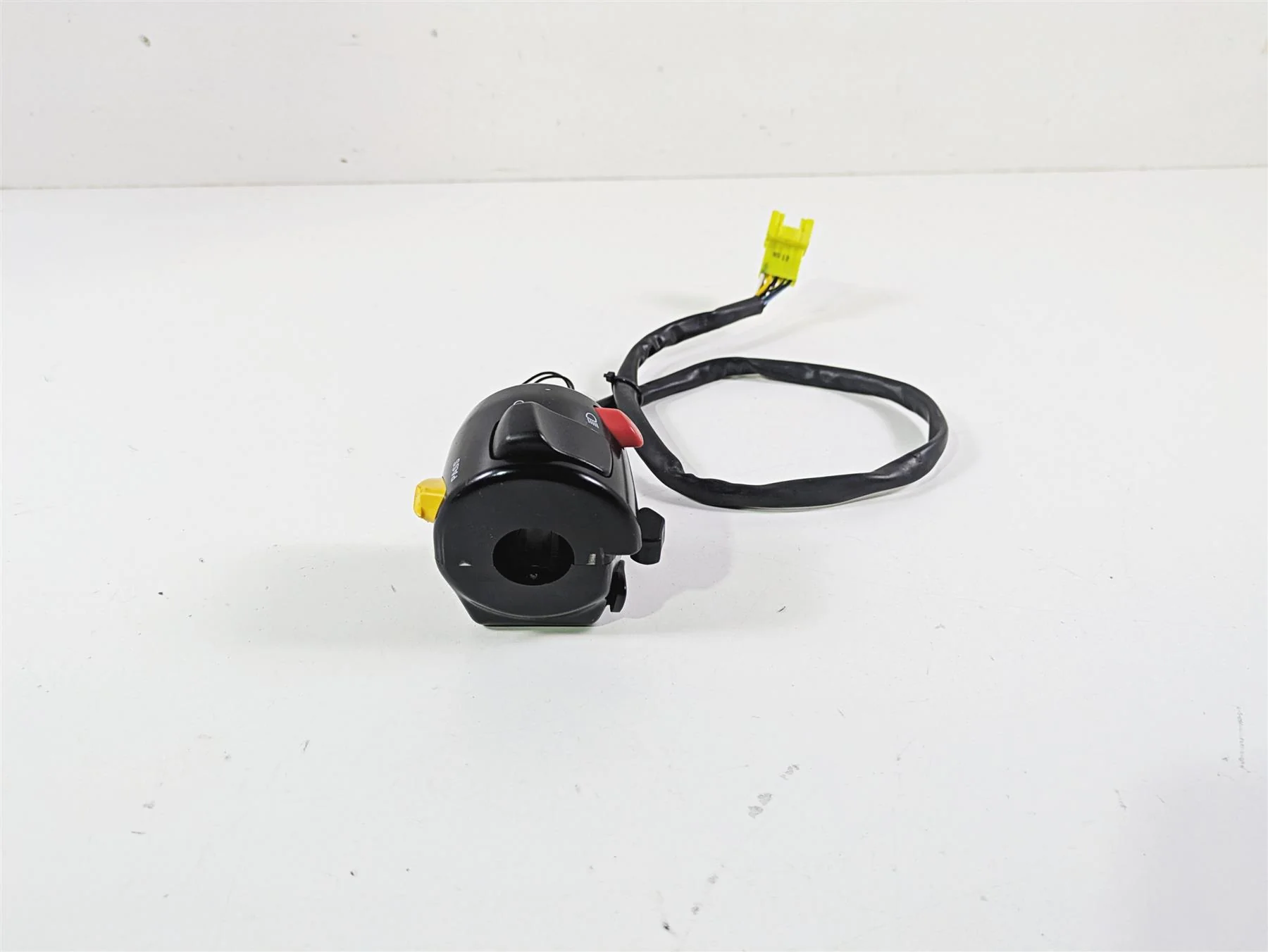 2019 Suzuki M109R VZR1800 Boulevard Left Hand Control Switch READ 37400-48GB0 - Image 3