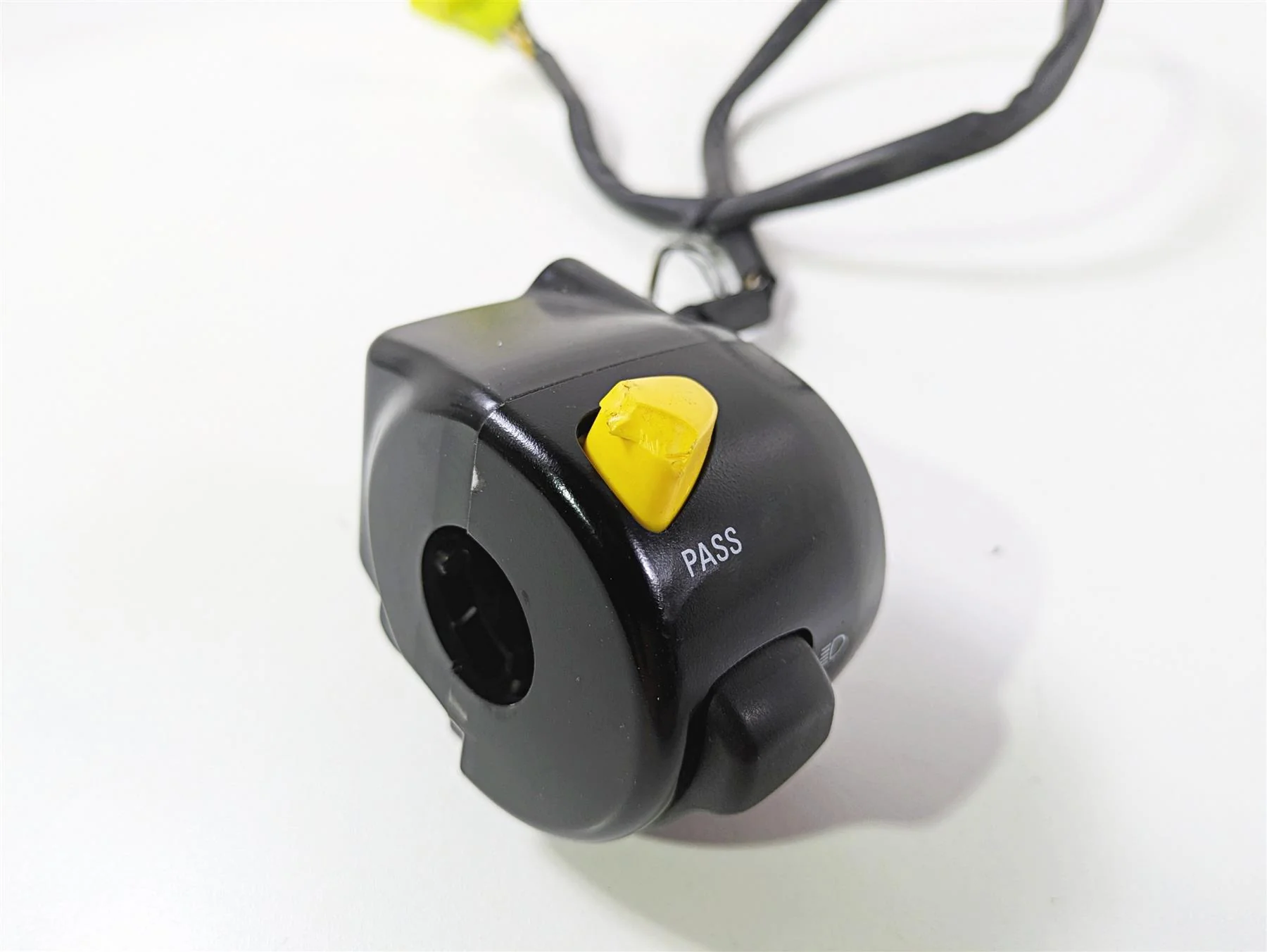 2019 Suzuki M109R VZR1800 Boulevard Left Hand Control Switch READ 37400-48GB0 - Image 8