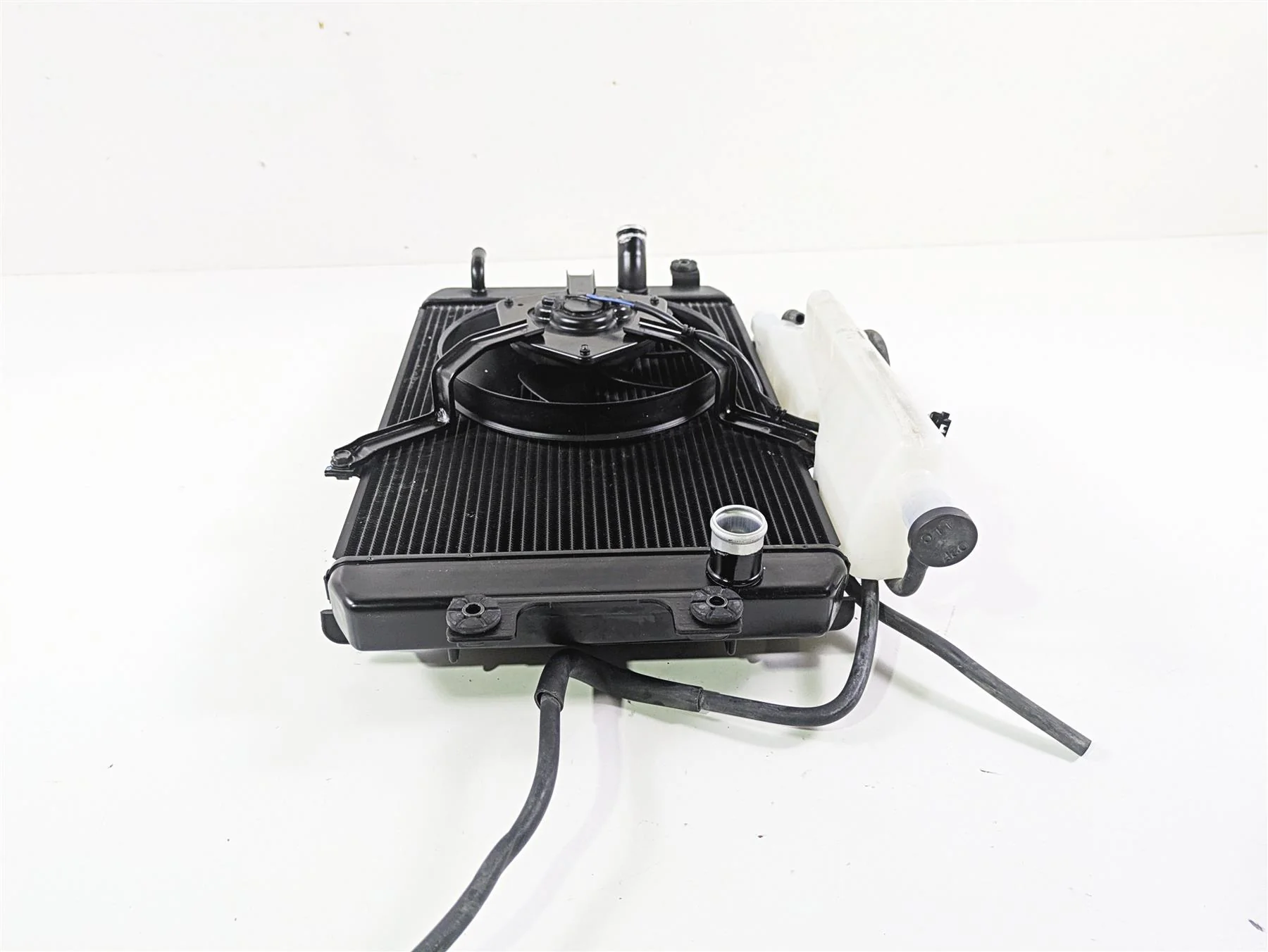2019 Suzuki M109R VZR1800 Boulevard Radiator Fan Reservoir Hoses 17710-48G00 - Image 3