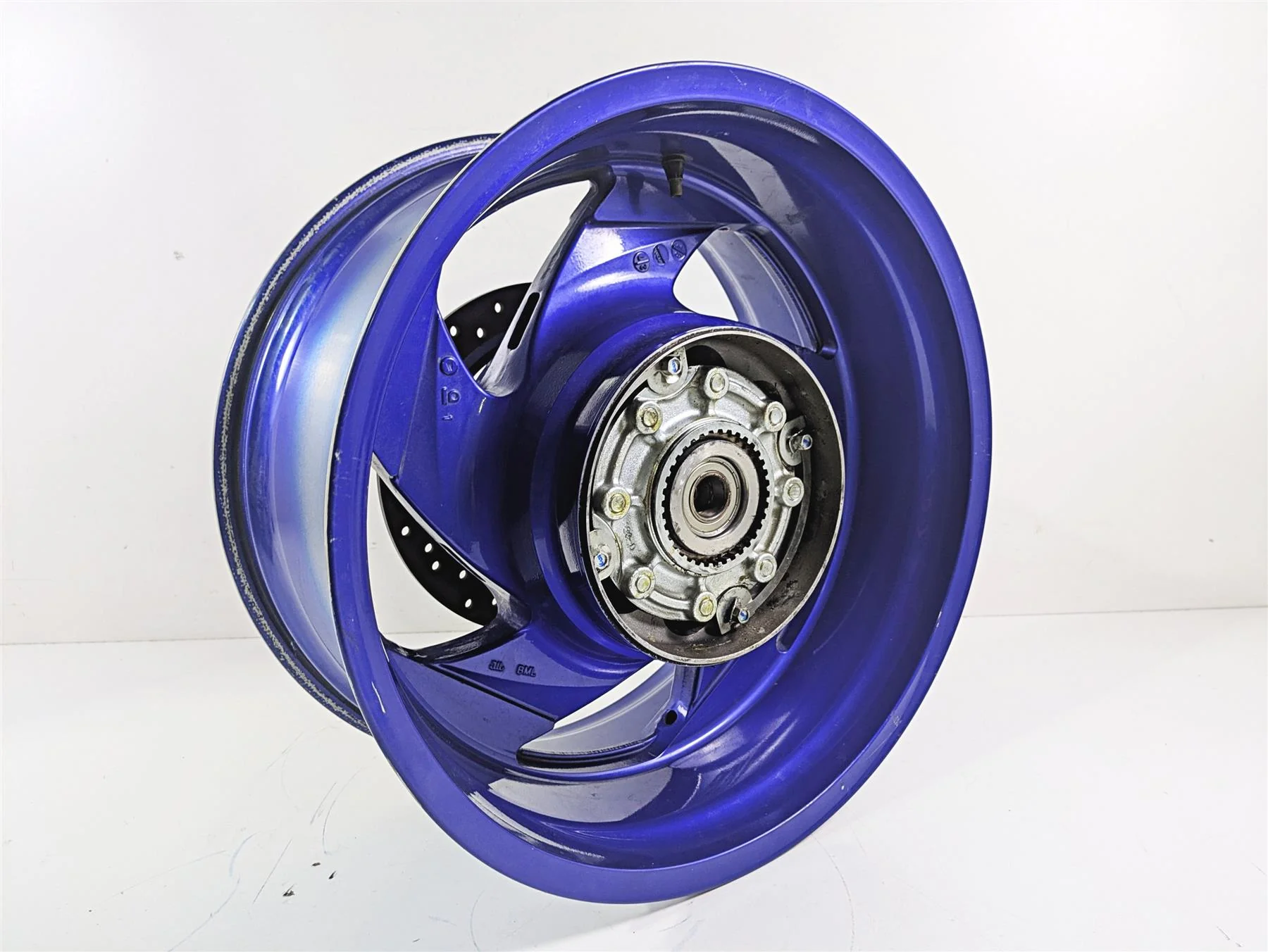 2019 Suzuki M109R VZR1800 Boulevard Rear Wheel Rim 18x8.5 READ 64100-48820