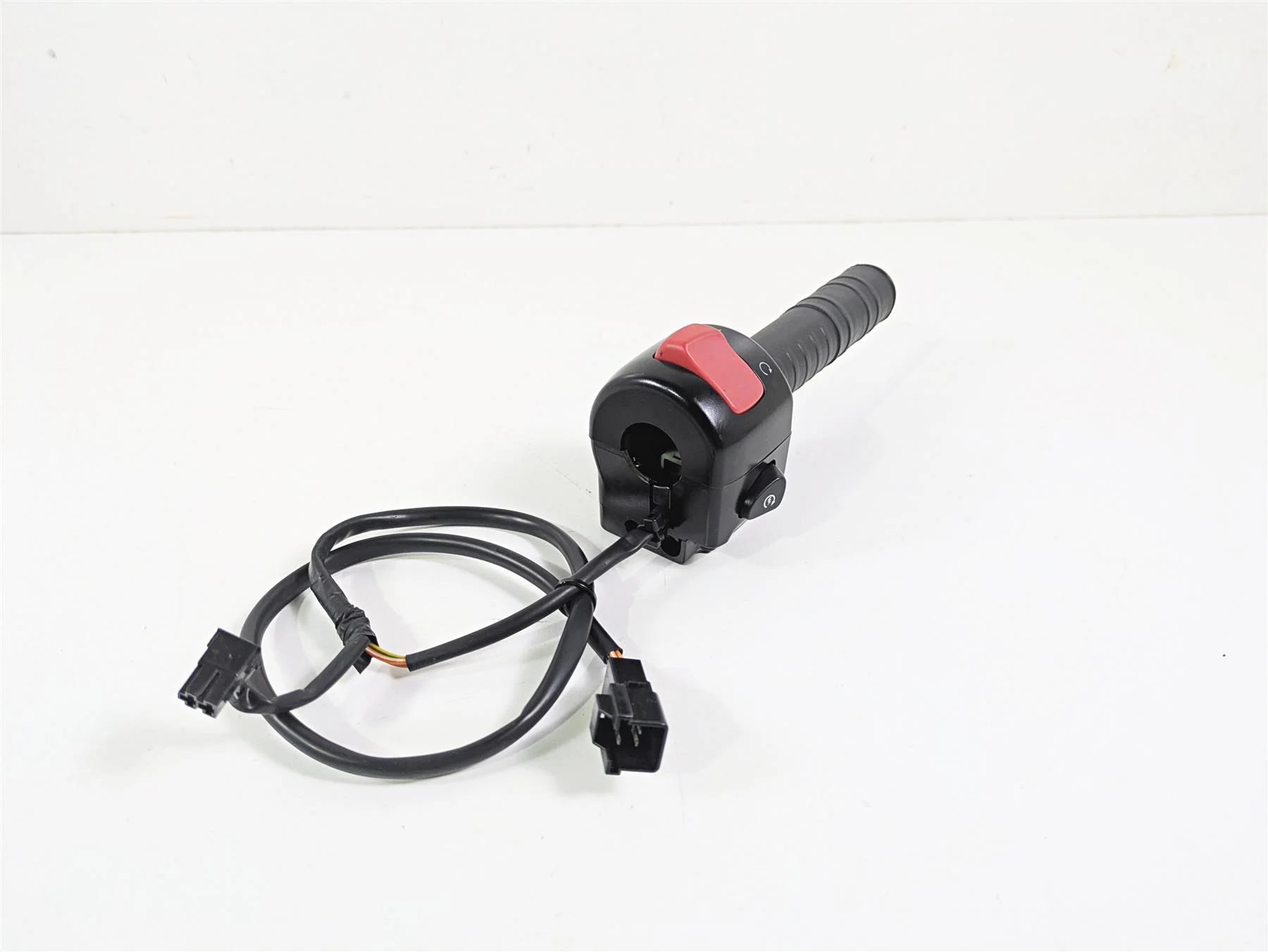 2019 Suzuki M109R VZR1800 Boulevard Right Hand Control Switch 37200-06J00 - Image 12