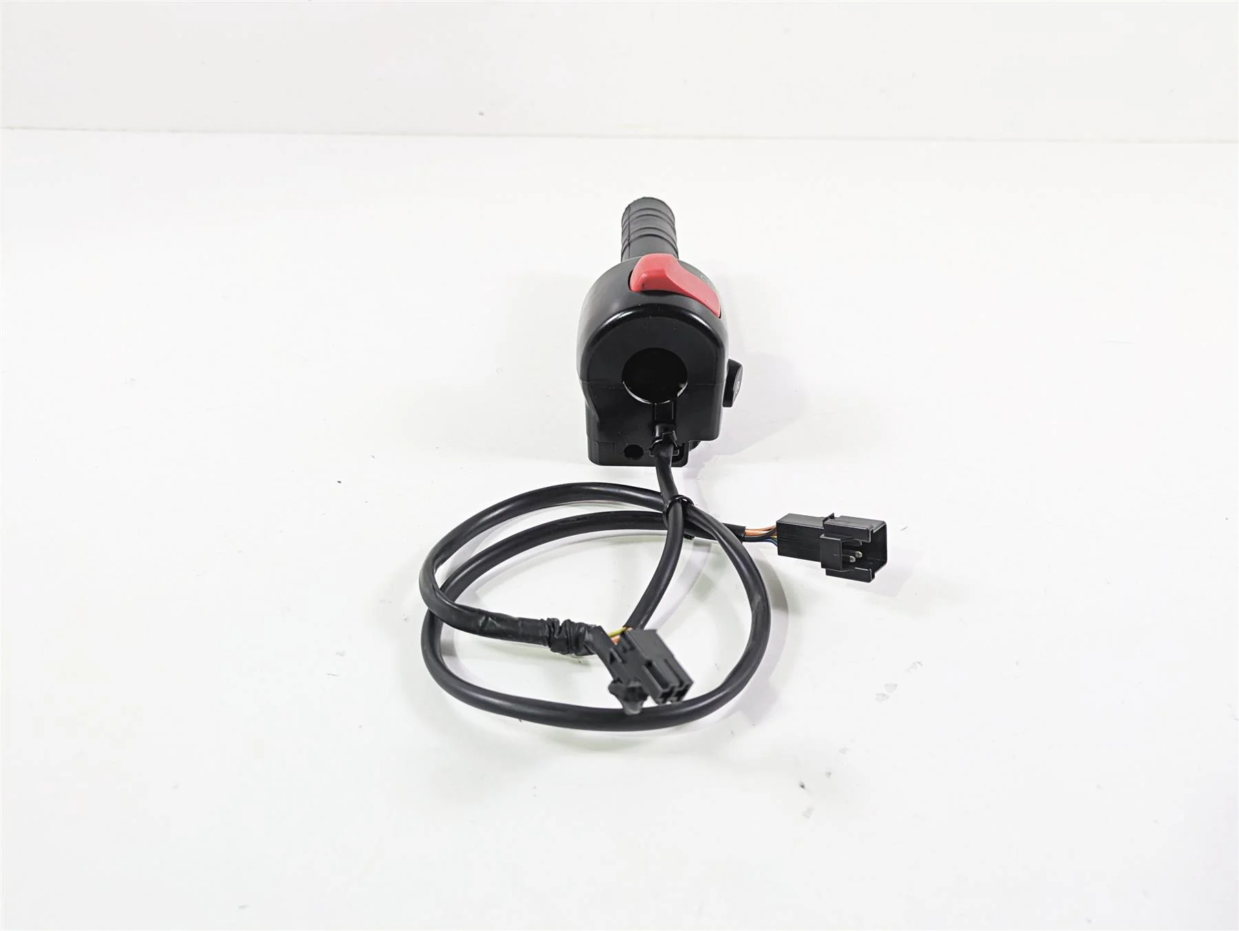2019 Suzuki M109R VZR1800 Boulevard Right Hand Control Switch 37200-06J00 - Image 3