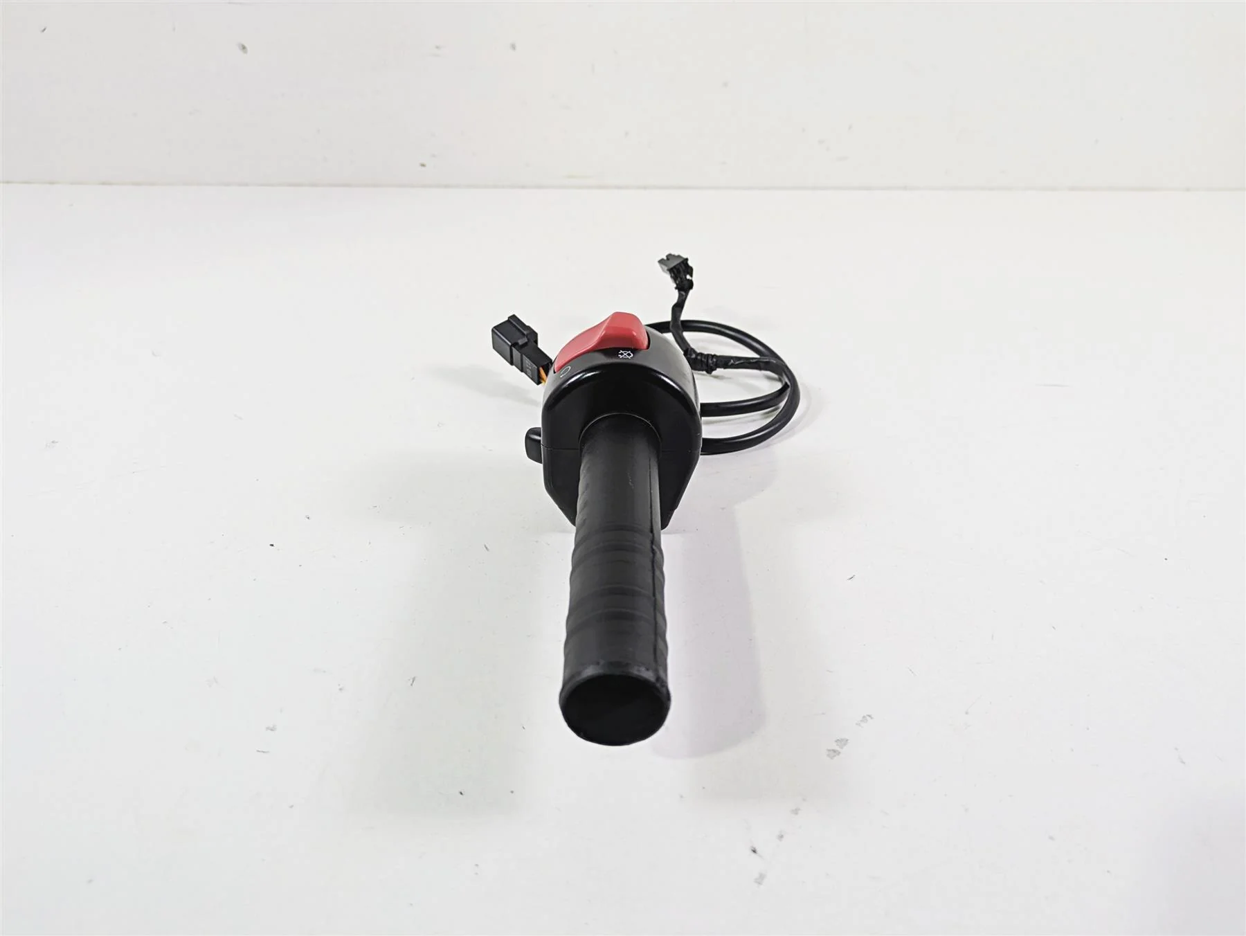 2019 Suzuki M109R VZR1800 Boulevard Right Hand Control Switch 37200-06J00 - Image 5
