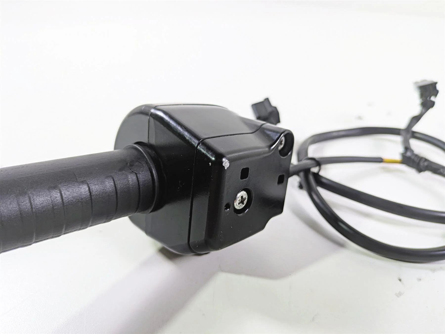 2019 Suzuki M109R VZR1800 Boulevard Right Hand Control Switch 37200-06J00 - Image 8