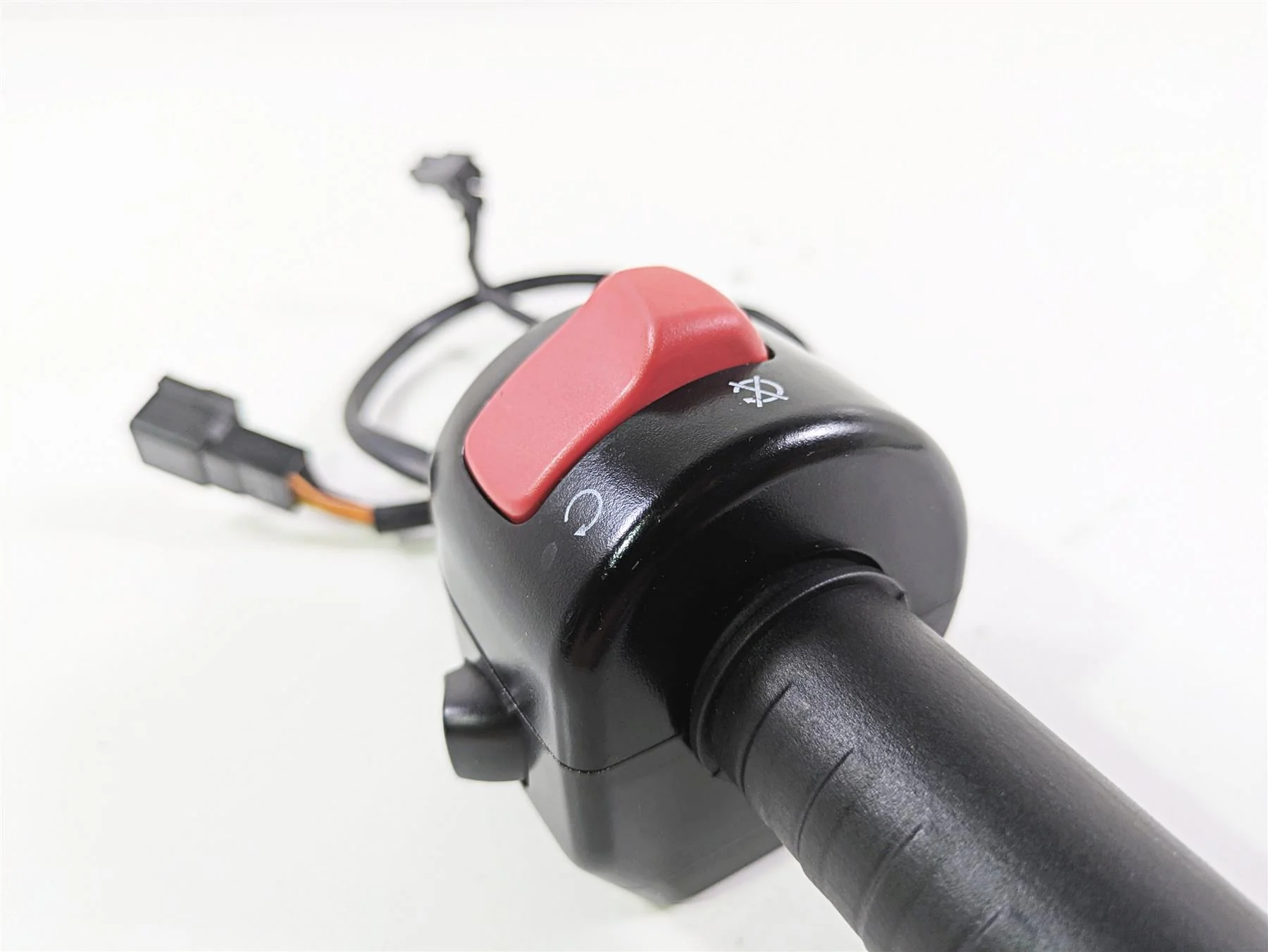 2019 Suzuki M109R VZR1800 Boulevard Right Hand Control Switch 37200-06J00 - Image 9