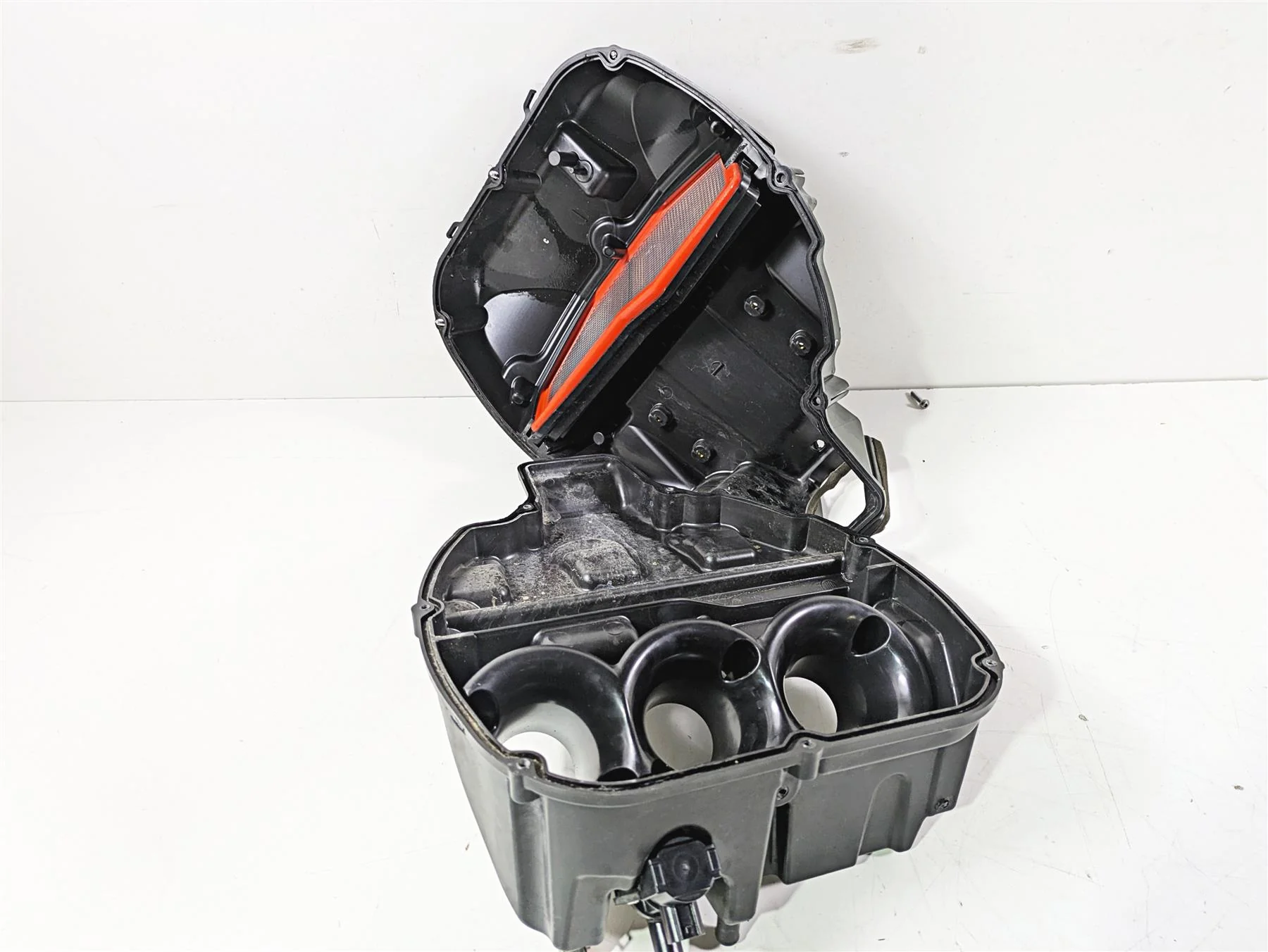 2019 Triumph Speed Triple RS 1050 Air Box Cleaner Breather Set T2205575